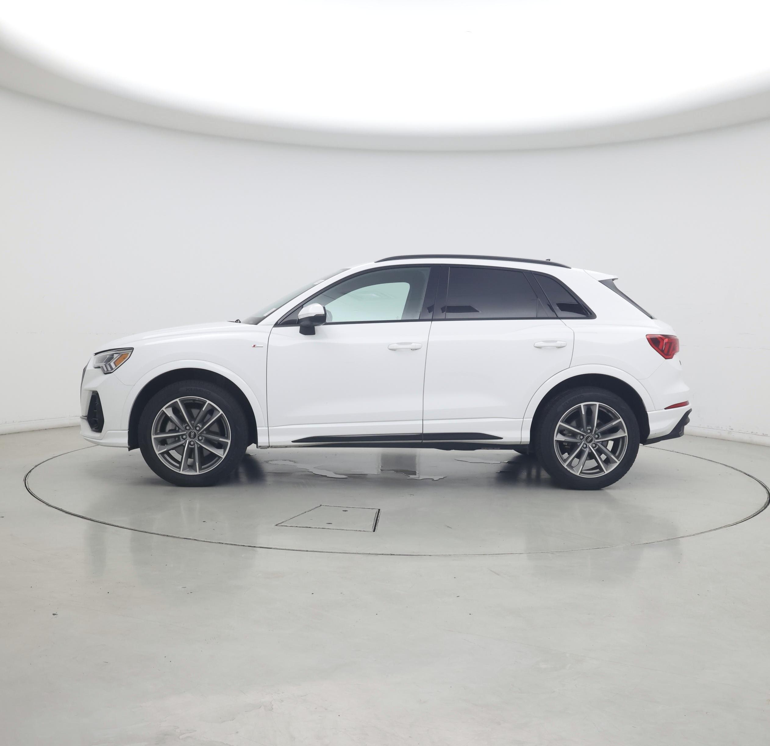Thumbnail: 2024 Audi Q3 - 3