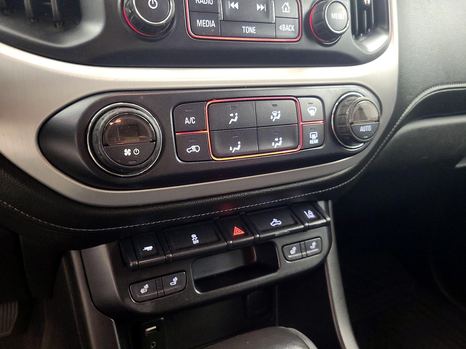 2016 GMC Canyon SLT - Photo 17