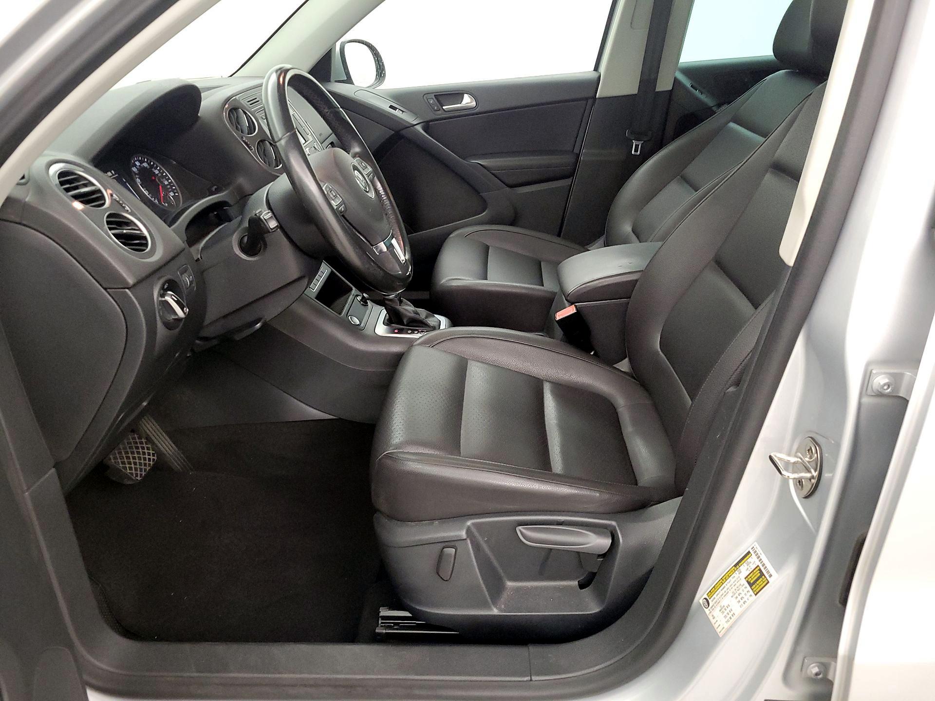 Thumbnail: 2015 Volkswagen Tiguan - 9