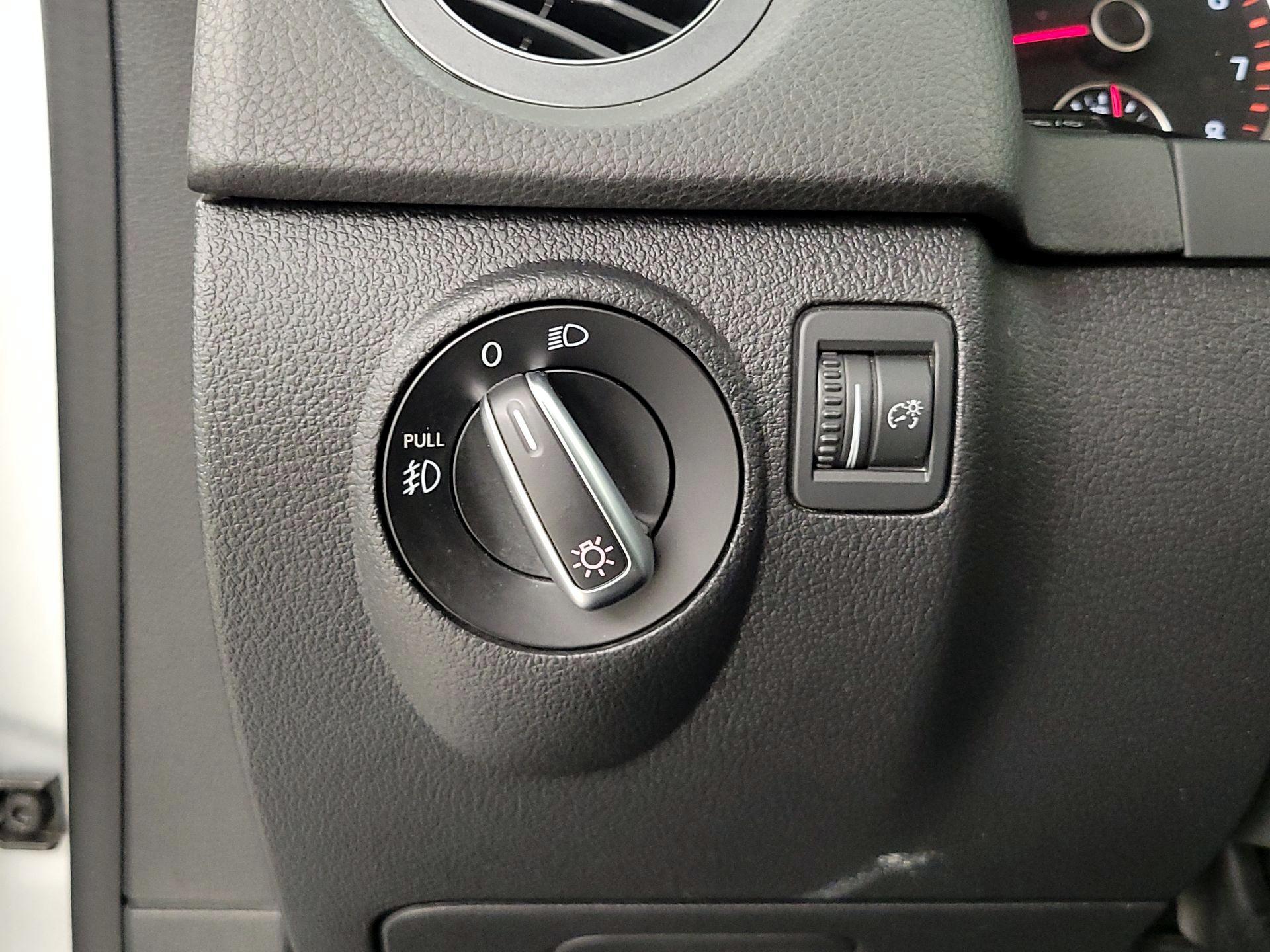 Thumbnail: 2015 Volkswagen Tiguan - 11