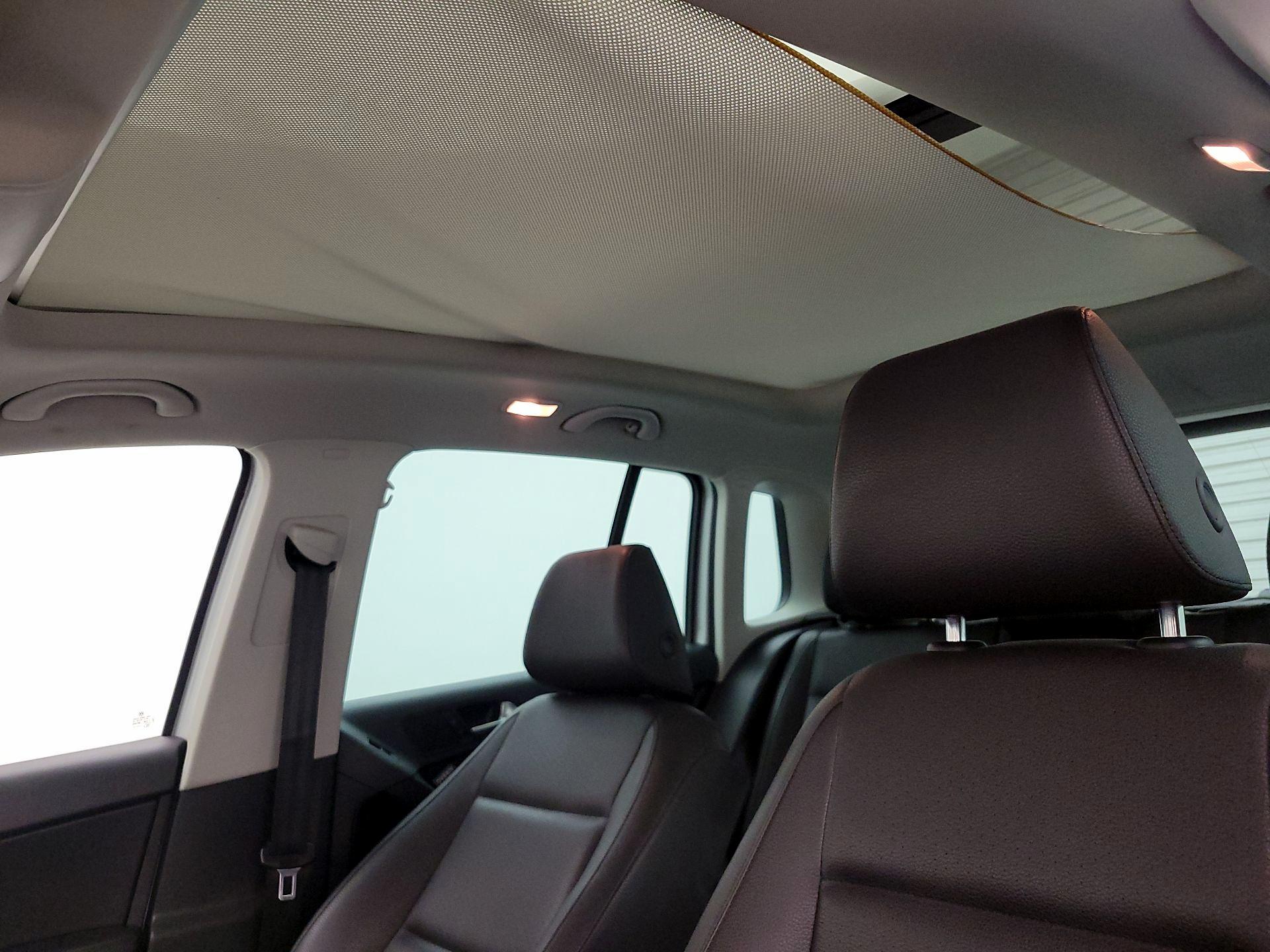 Thumbnail: 2015 Volkswagen Tiguan - 18