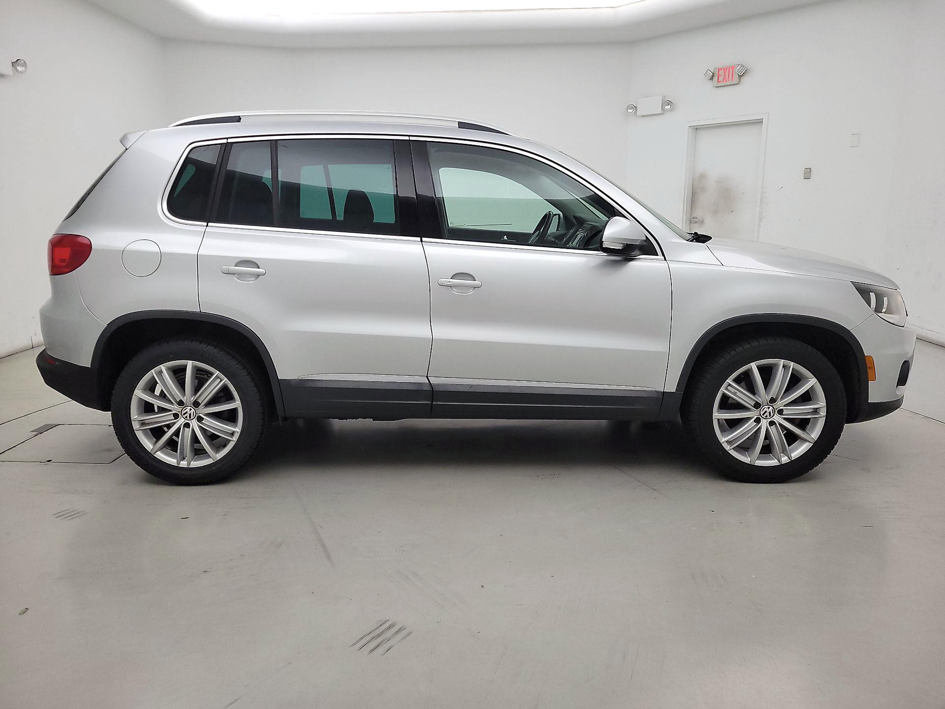 Thumbnail: 2015 Volkswagen Tiguan - 4