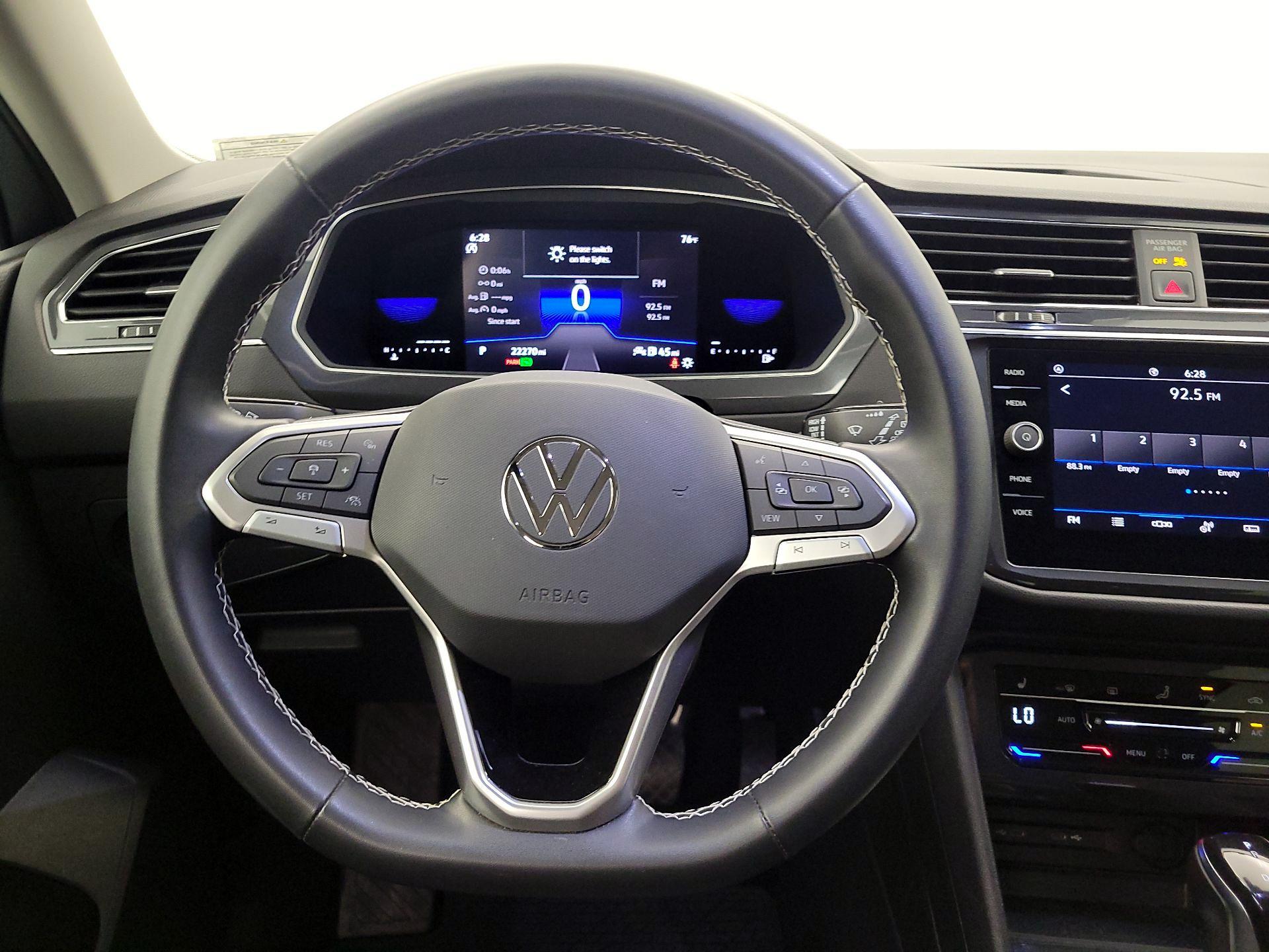 Thumbnail: 2023 Volkswagen Tiguan - 10