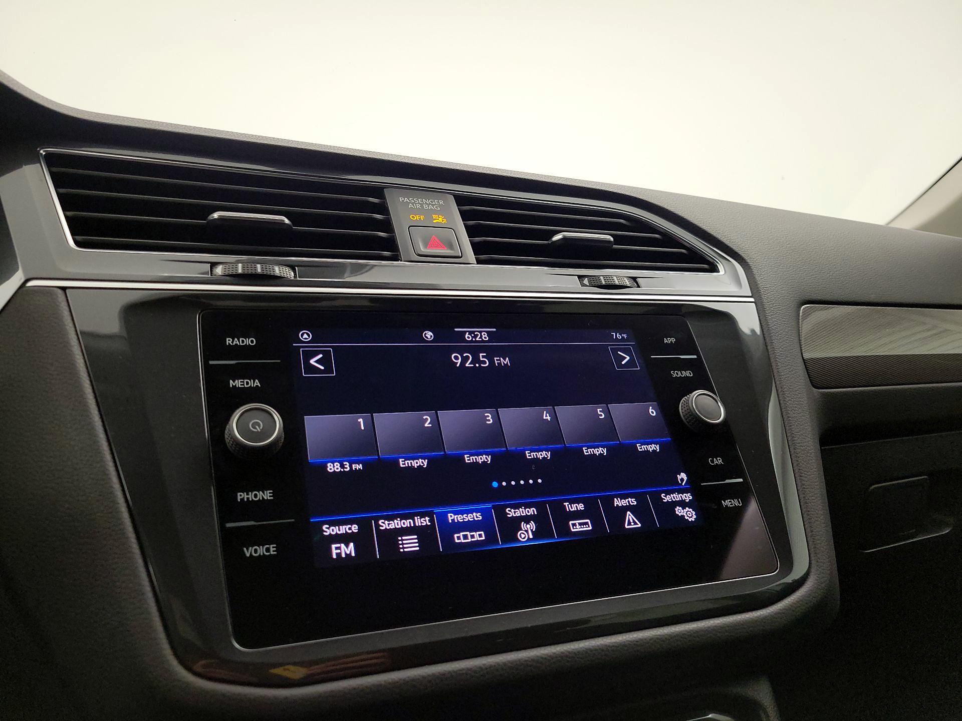 Thumbnail: 2023 Volkswagen Tiguan - 15
