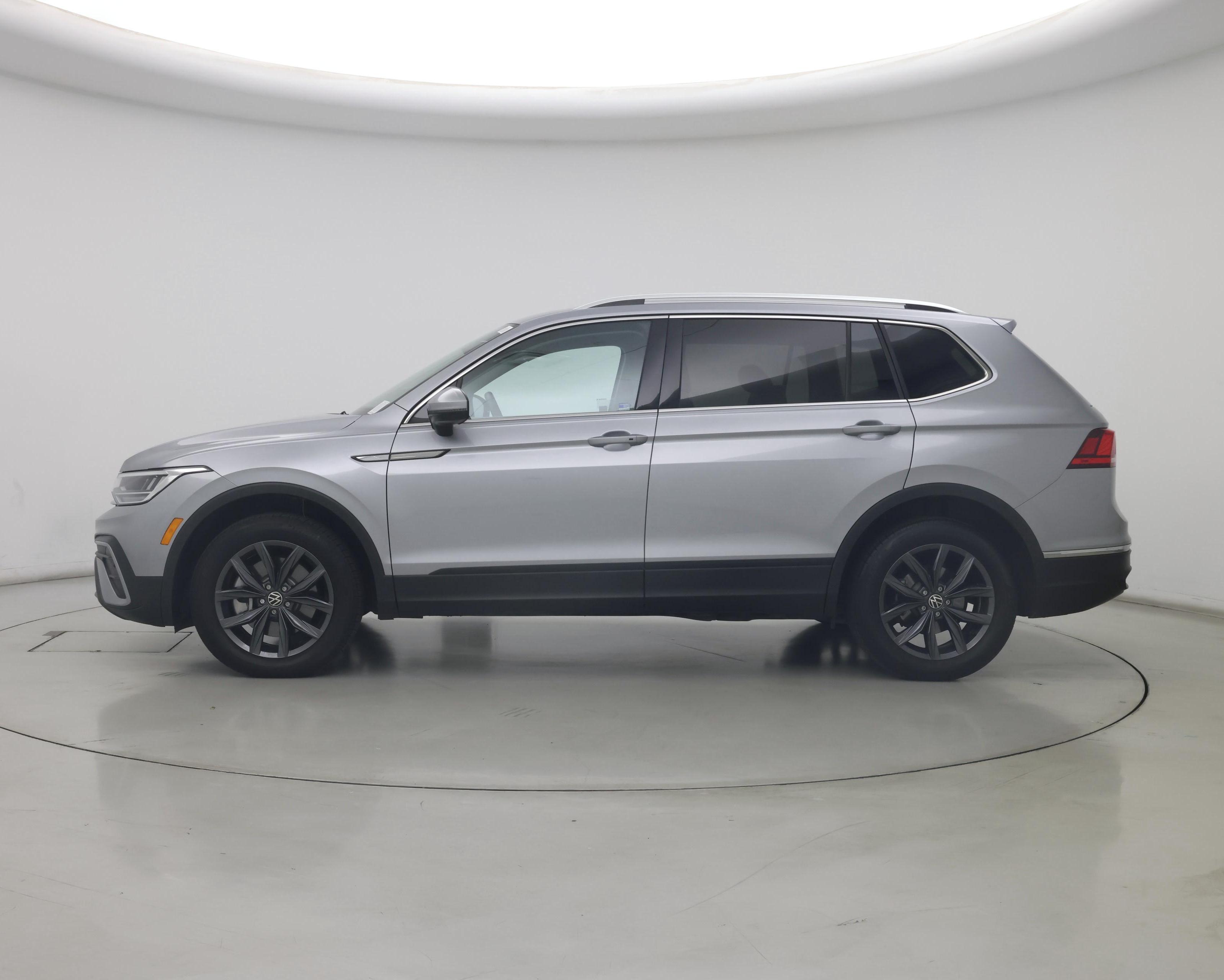 Thumbnail: 2023 Volkswagen Tiguan - 3