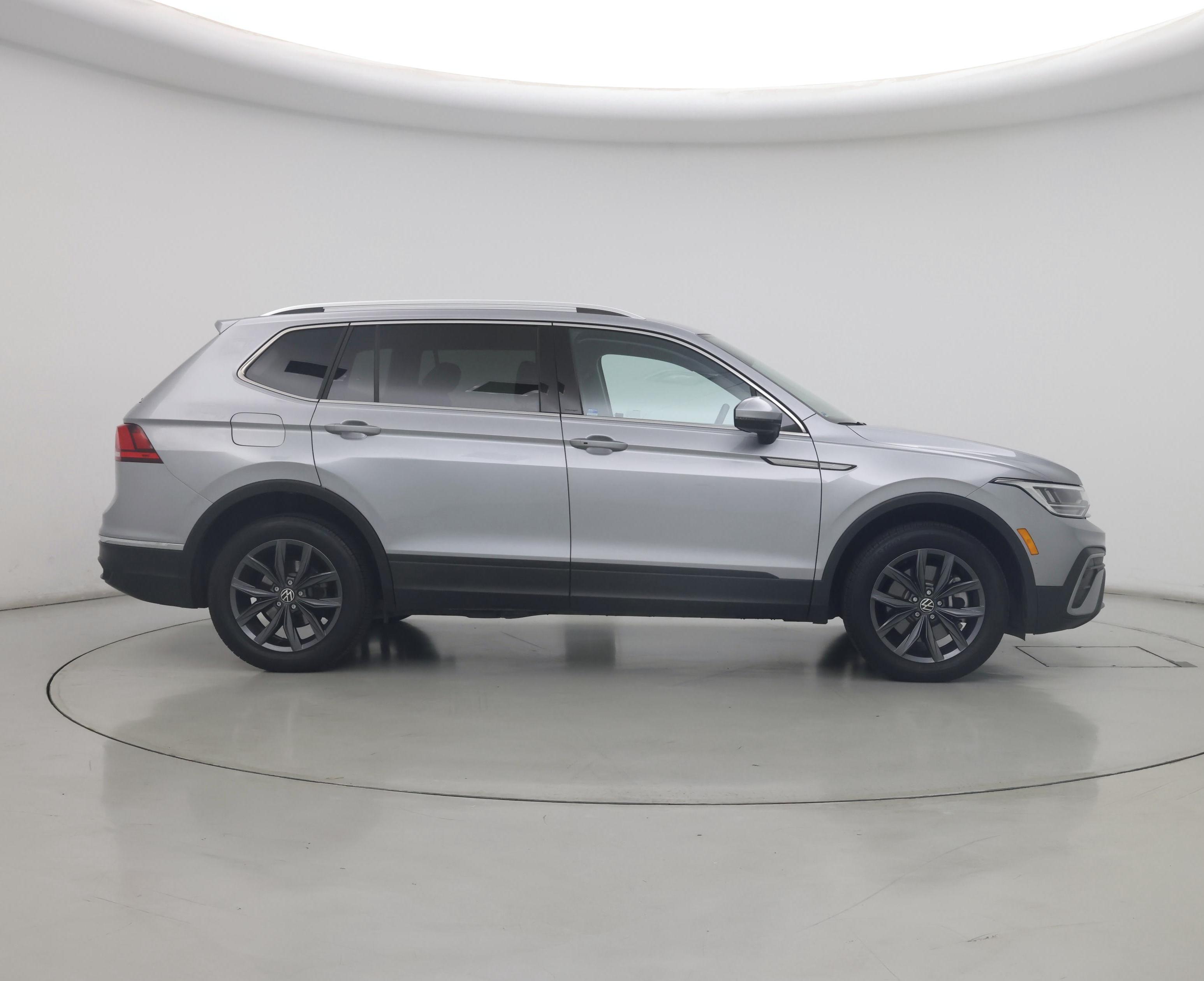 Thumbnail: 2023 Volkswagen Tiguan - 7