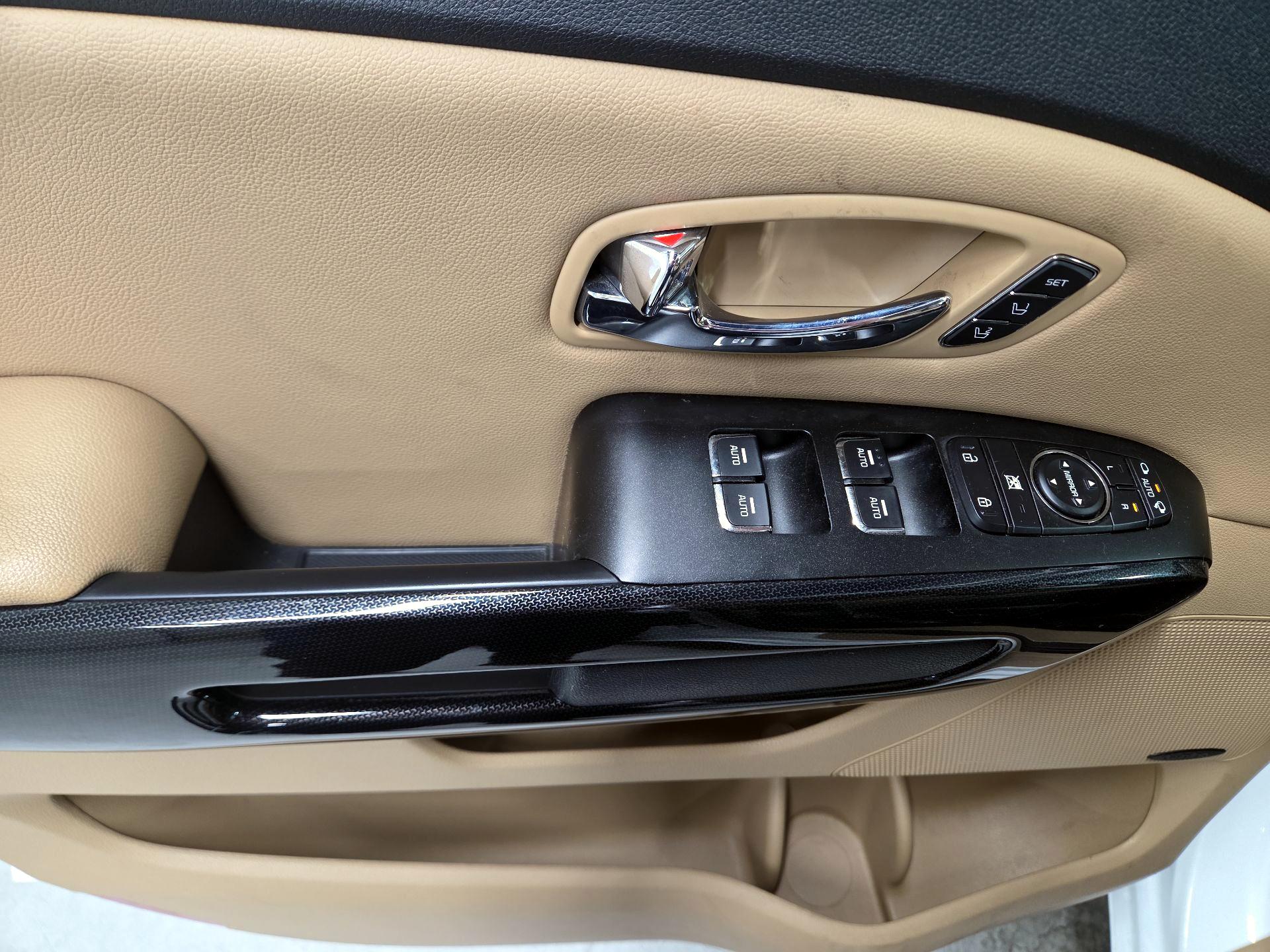 Thumbnail: 2018 Kia Sedona - 10