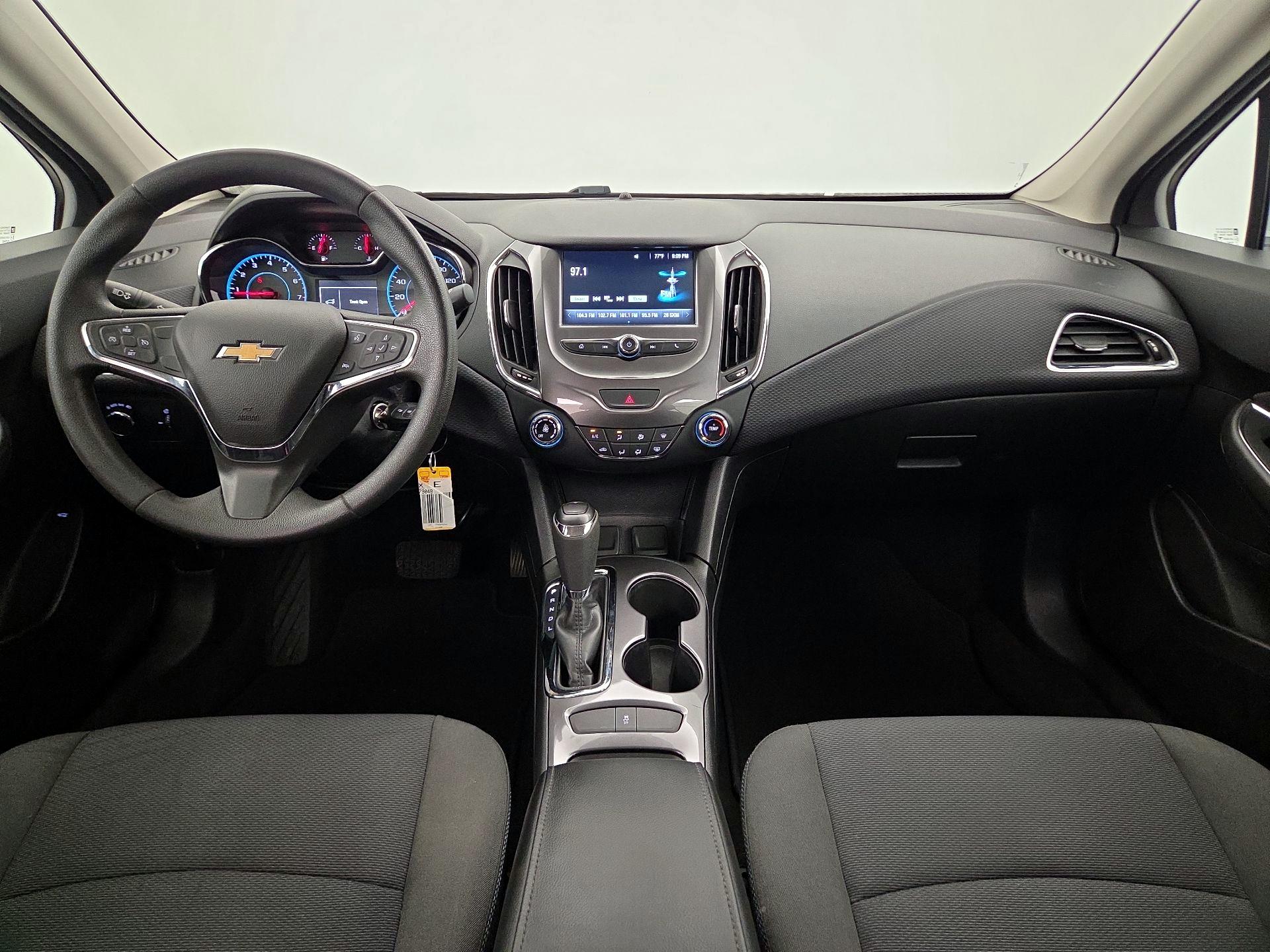 Thumbnail: 2017 Chevrolet Cruze - 9