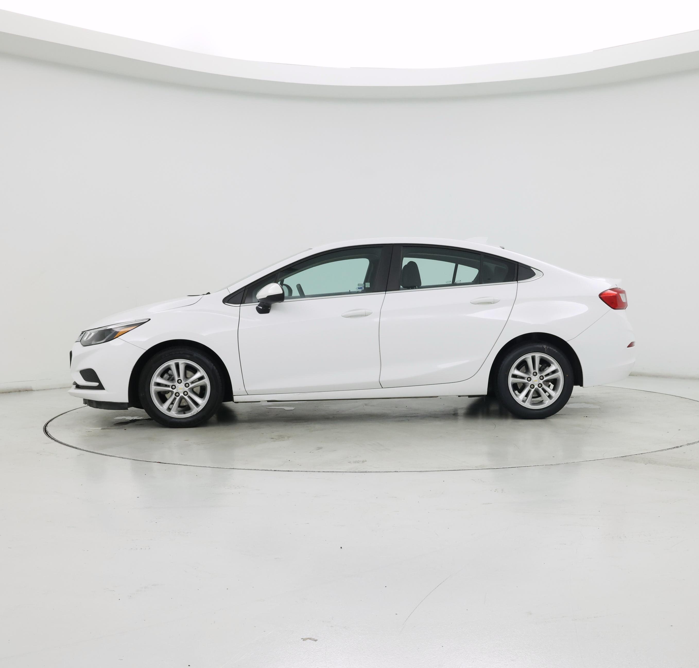 Thumbnail: 2017 Chevrolet Cruze - 3