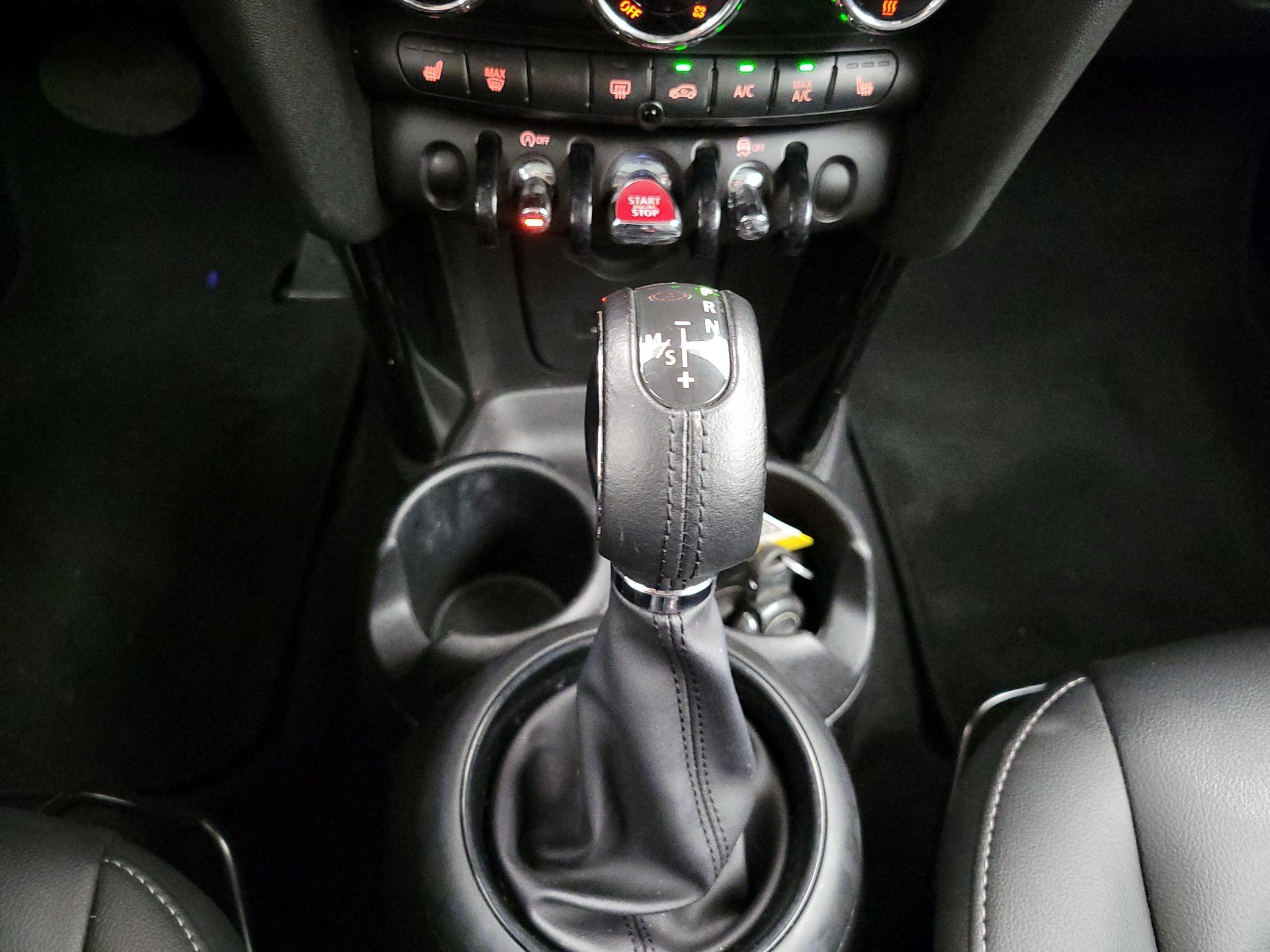 Thumbnail: 2019 MINI Cooper Hardtop - 15