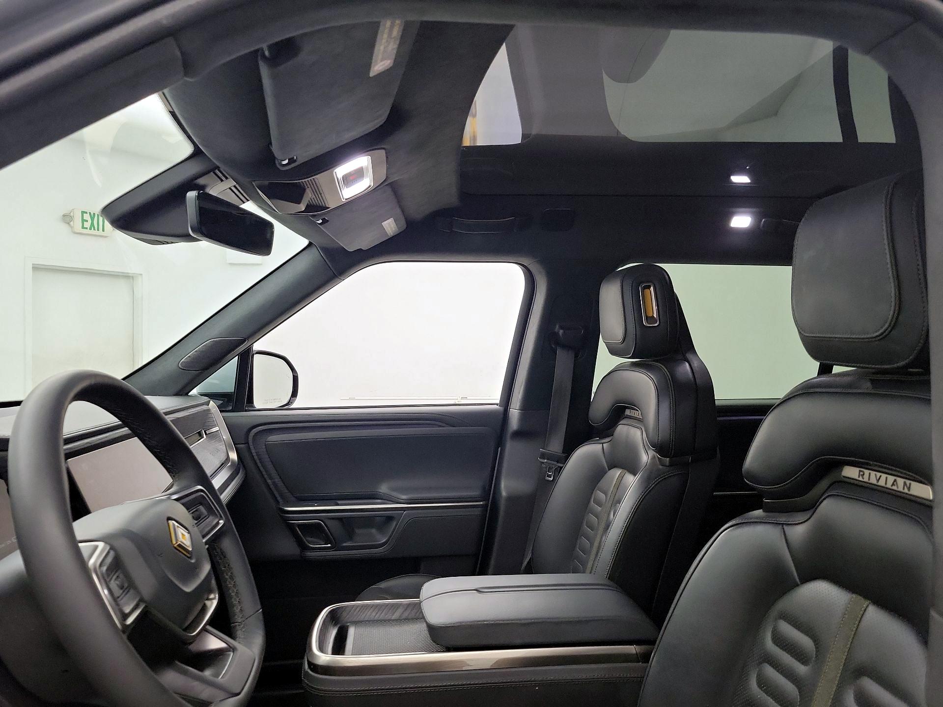 Thumbnail: 2024 Rivian R1S - 19