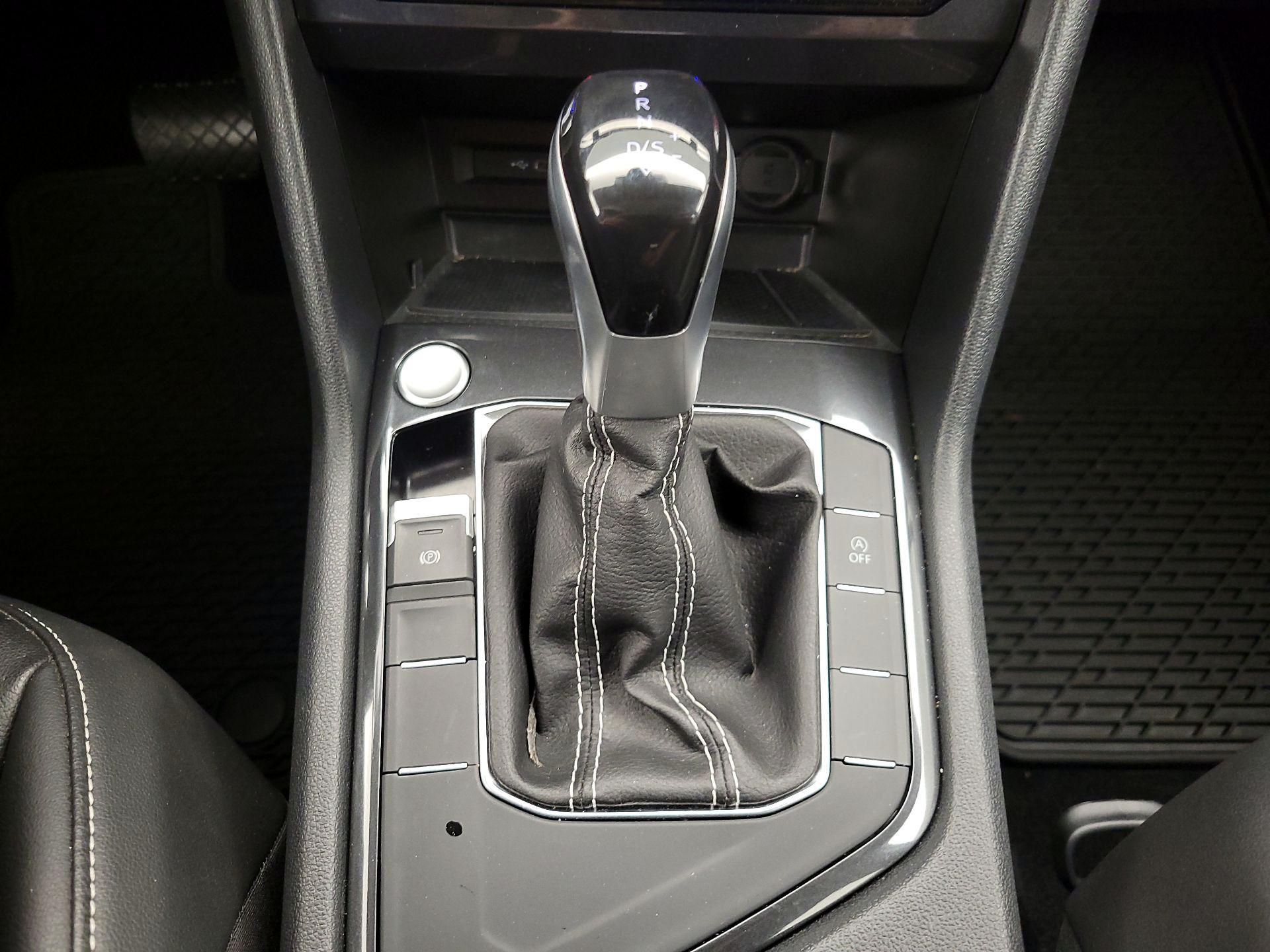 Thumbnail: 2023 Volkswagen Tiguan - 15