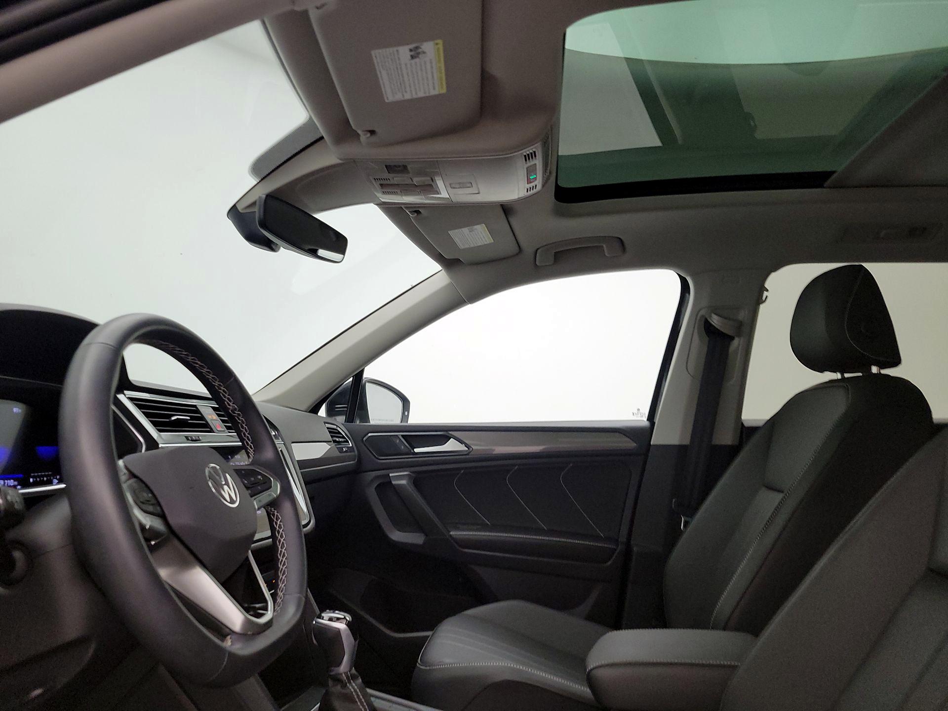 Thumbnail: 2023 Volkswagen Tiguan - 17
