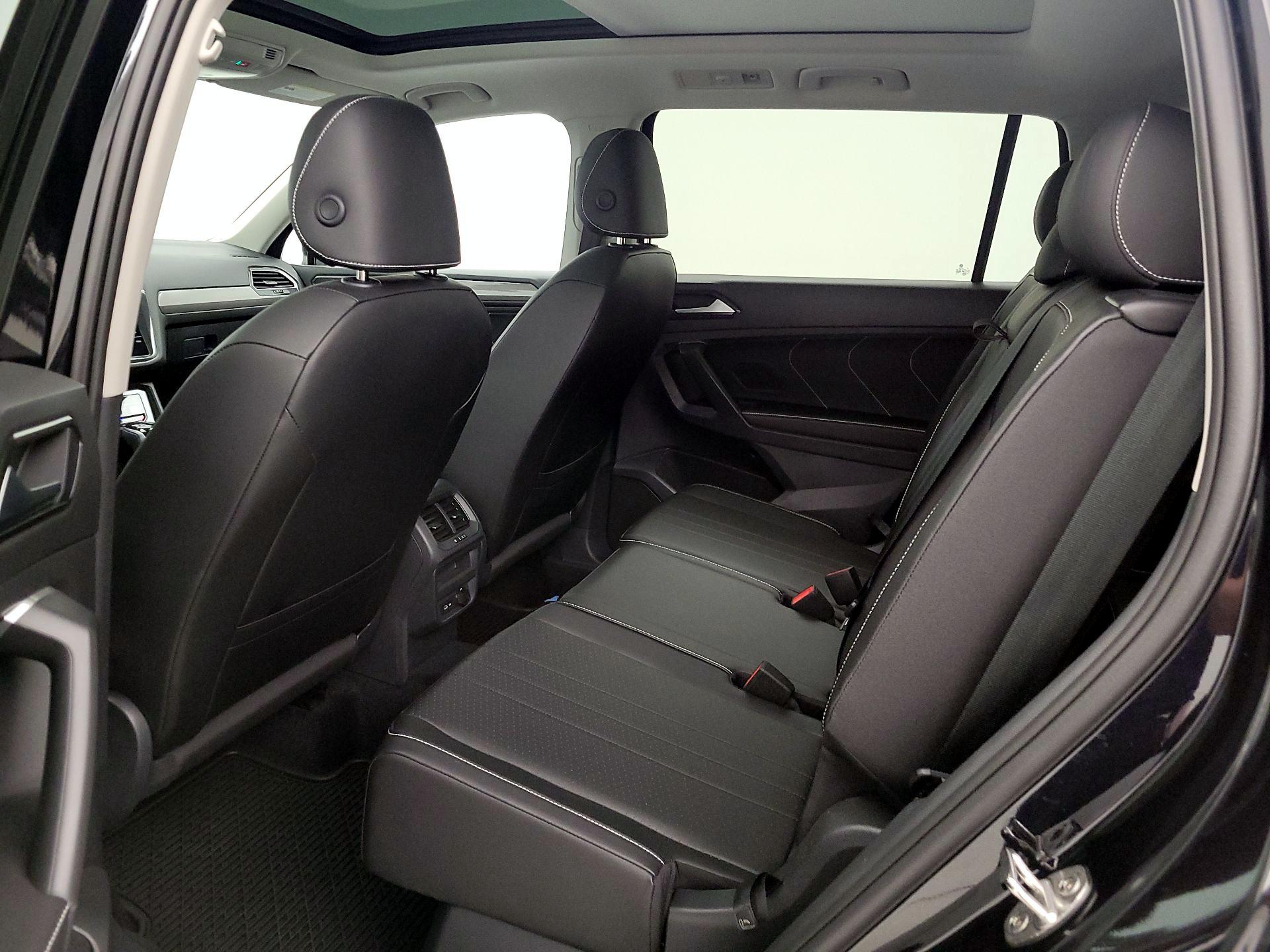 Thumbnail: 2023 Volkswagen Tiguan - 18