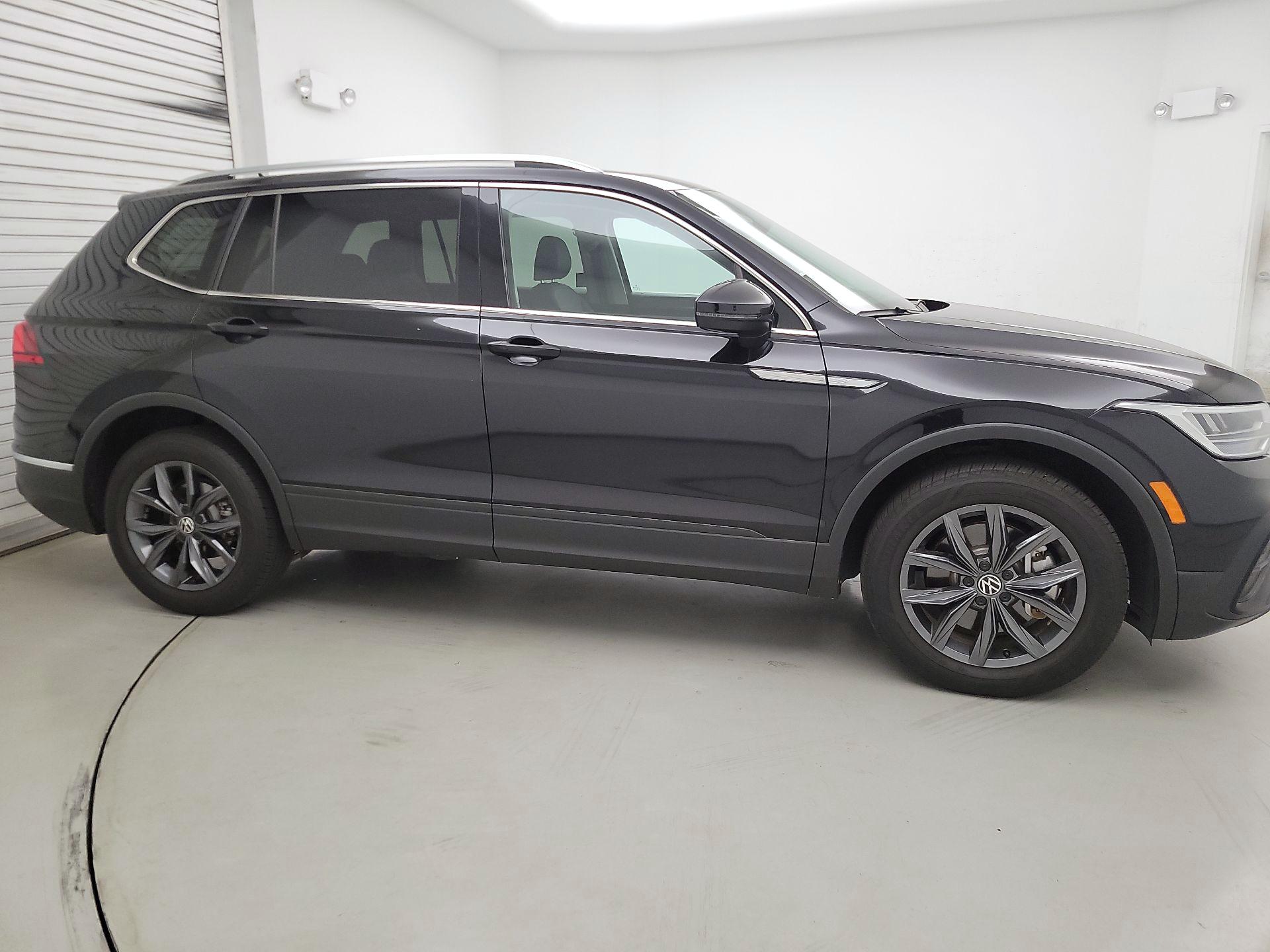 Thumbnail: 2023 Volkswagen Tiguan - 4