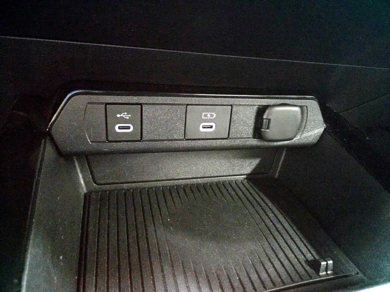2024 Toyota Prius Prime XSE - Photo 17