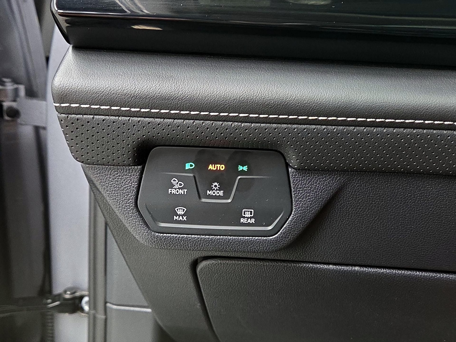2026 Volkswagen Atlas SE w/Tech - Photo 14