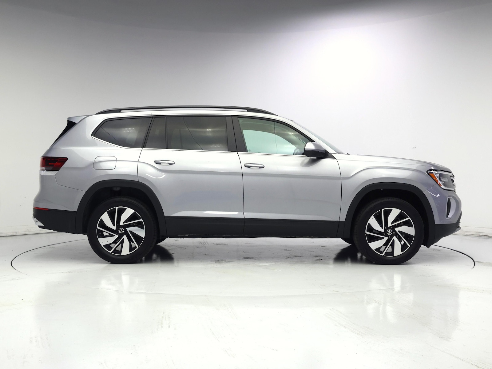 2026 Volkswagen Atlas SE w/Tech - Photo 8