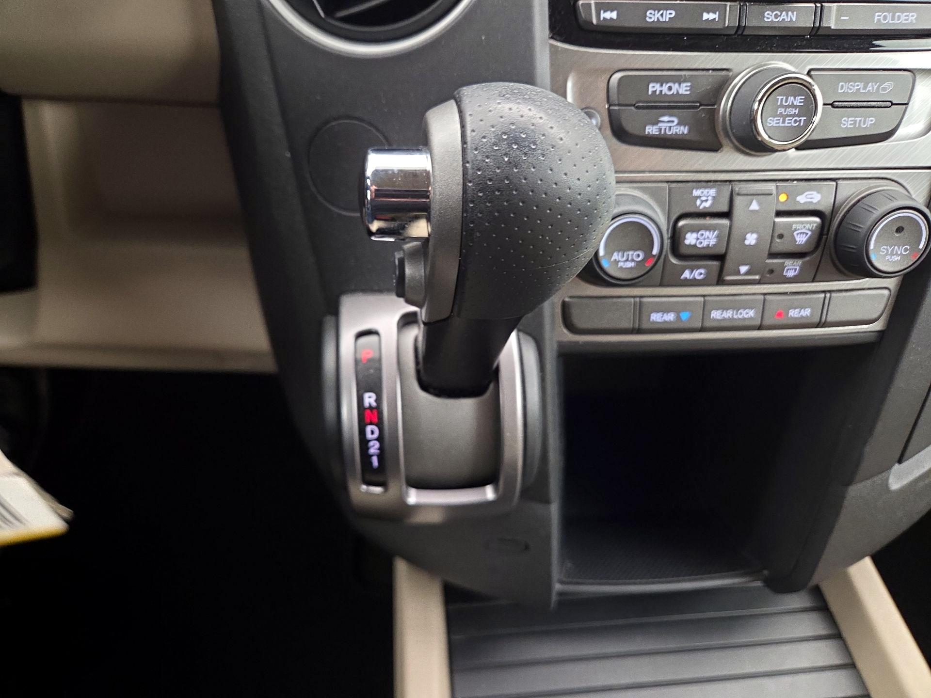 Thumbnail: 2014 Honda Pilot - 17