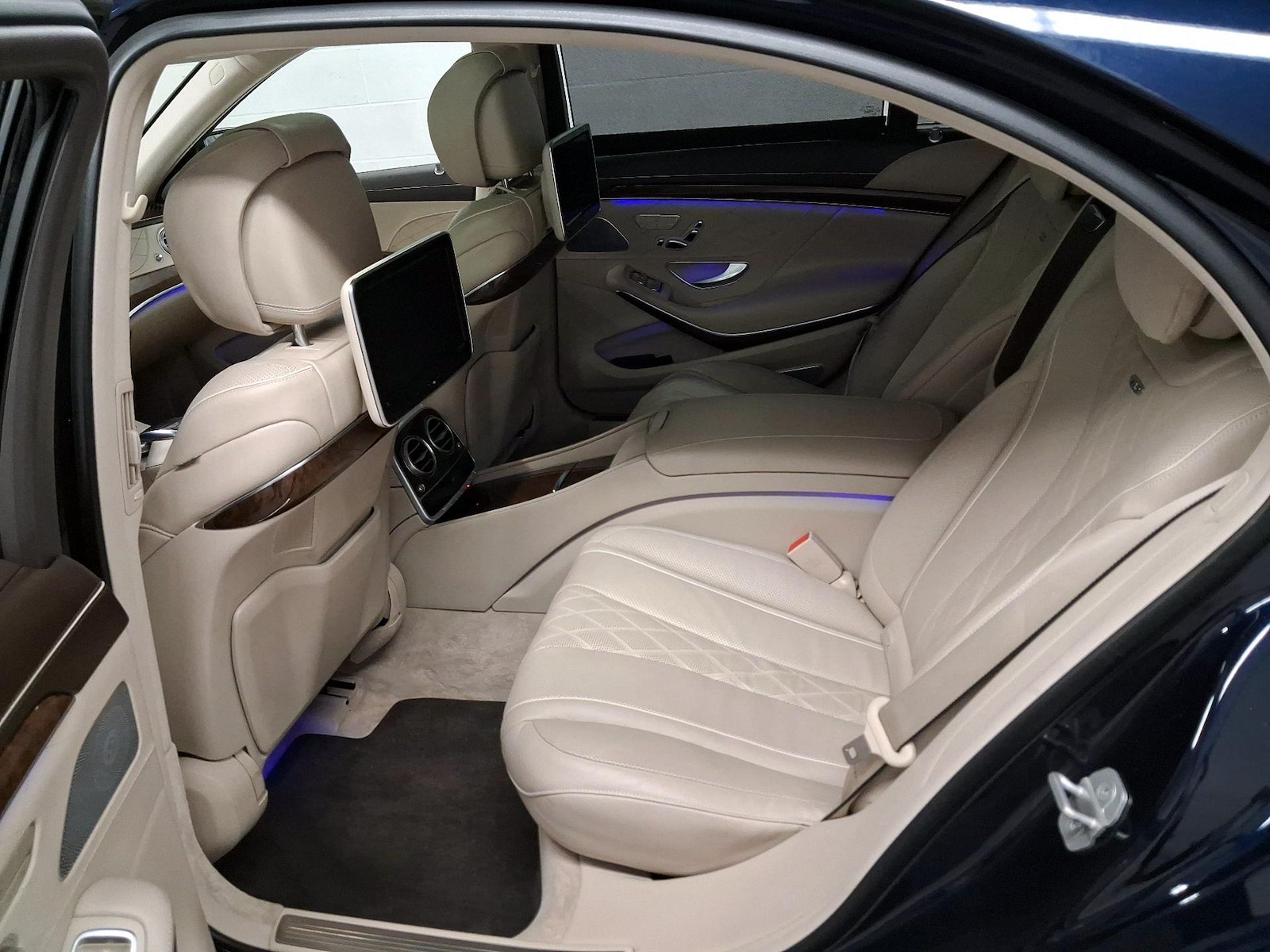 Rear A/C Seat(s)