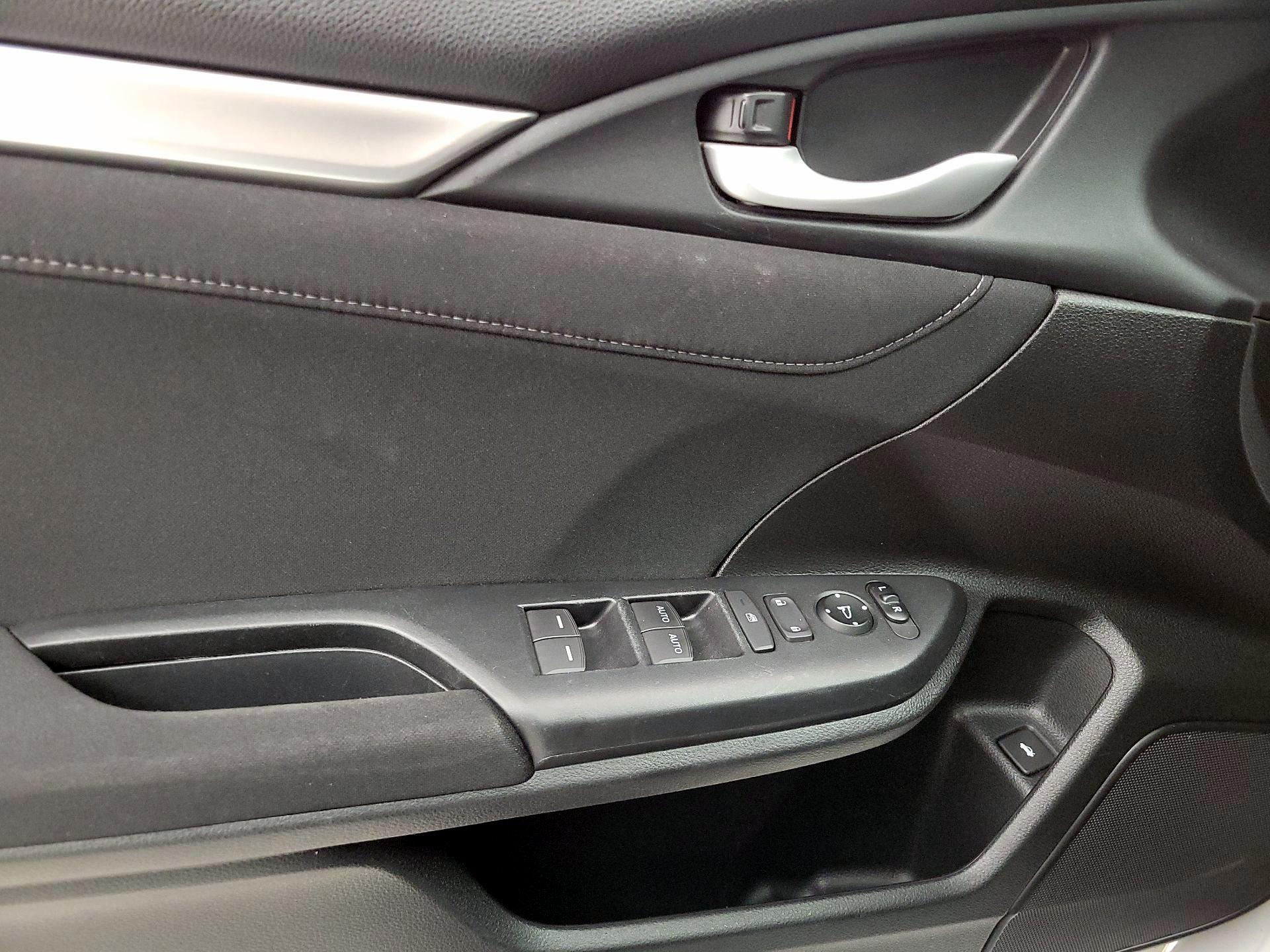 Thumbnail: 2017 Honda Civic - 10