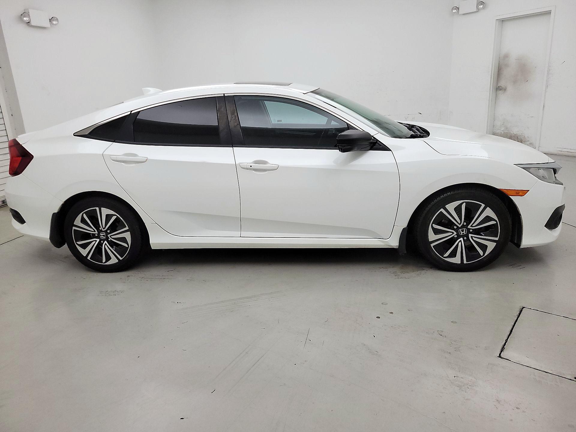 Thumbnail: 2017 Honda Civic - 4