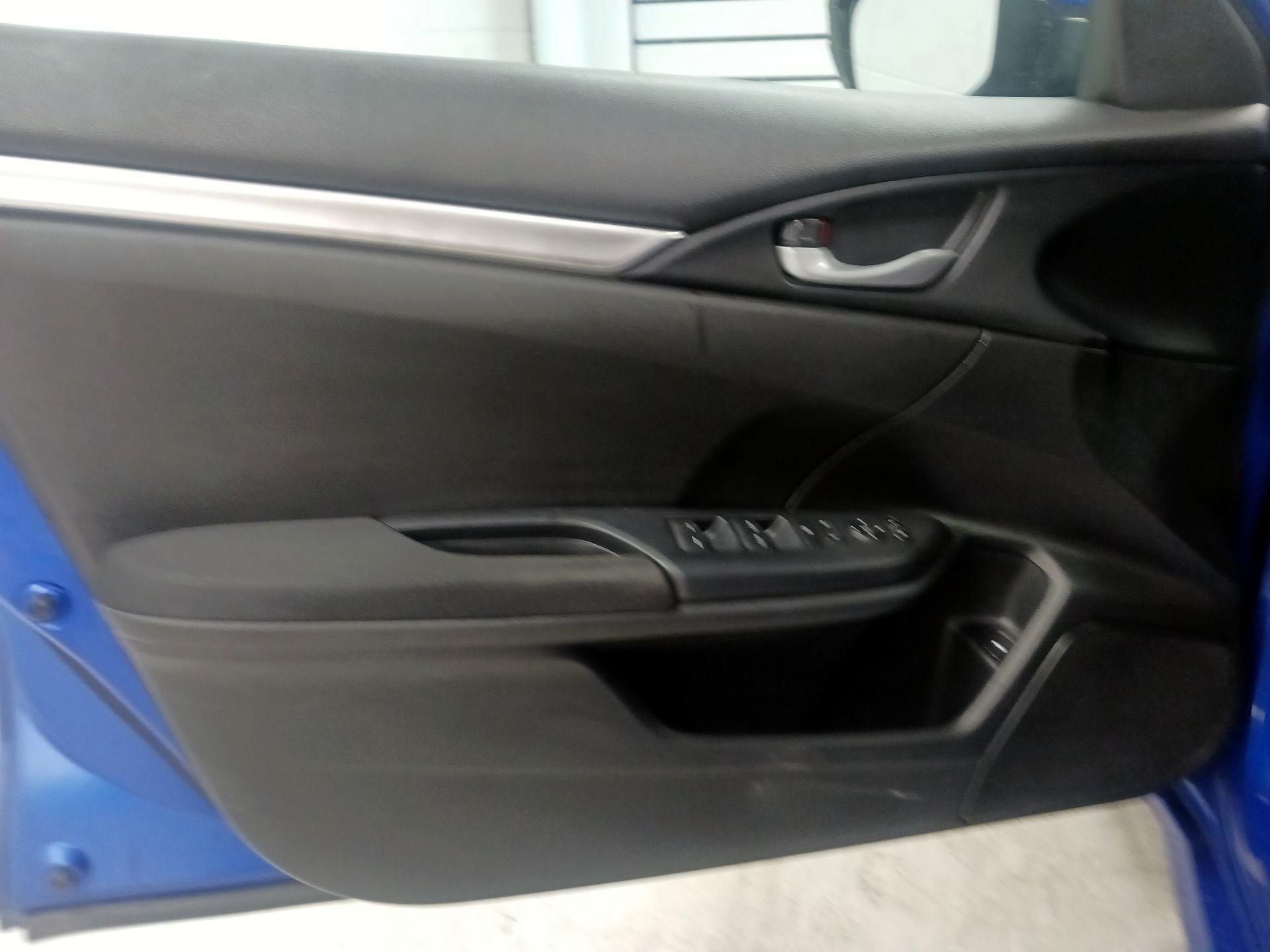 Thumbnail: 2016 Honda Civic - 10