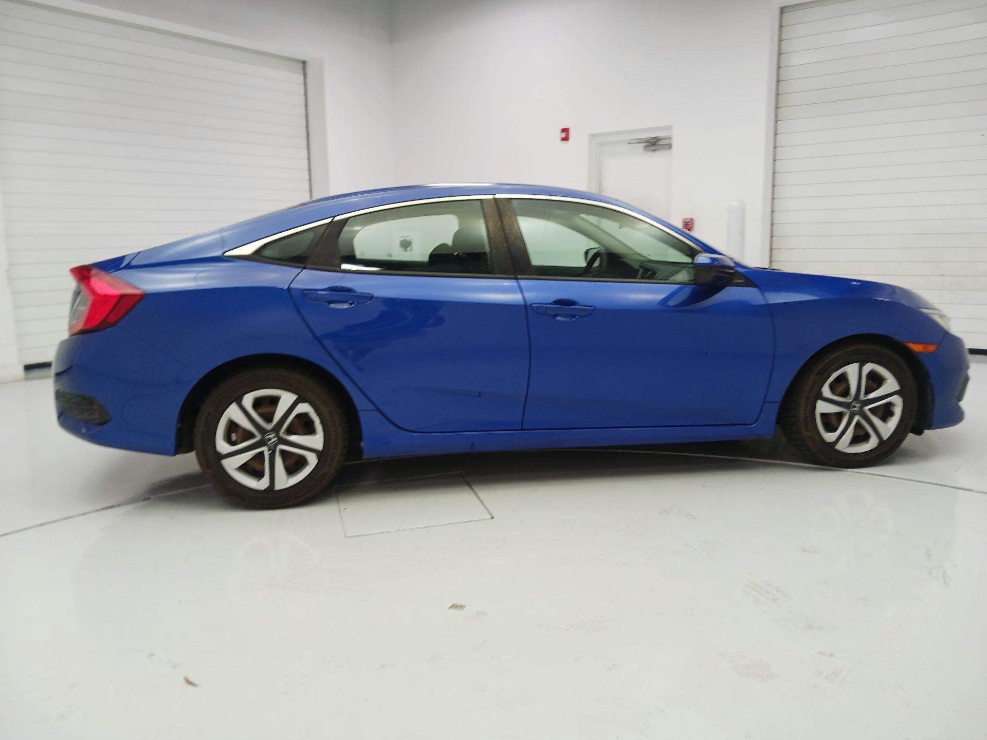 Thumbnail: 2016 Honda Civic - 4
