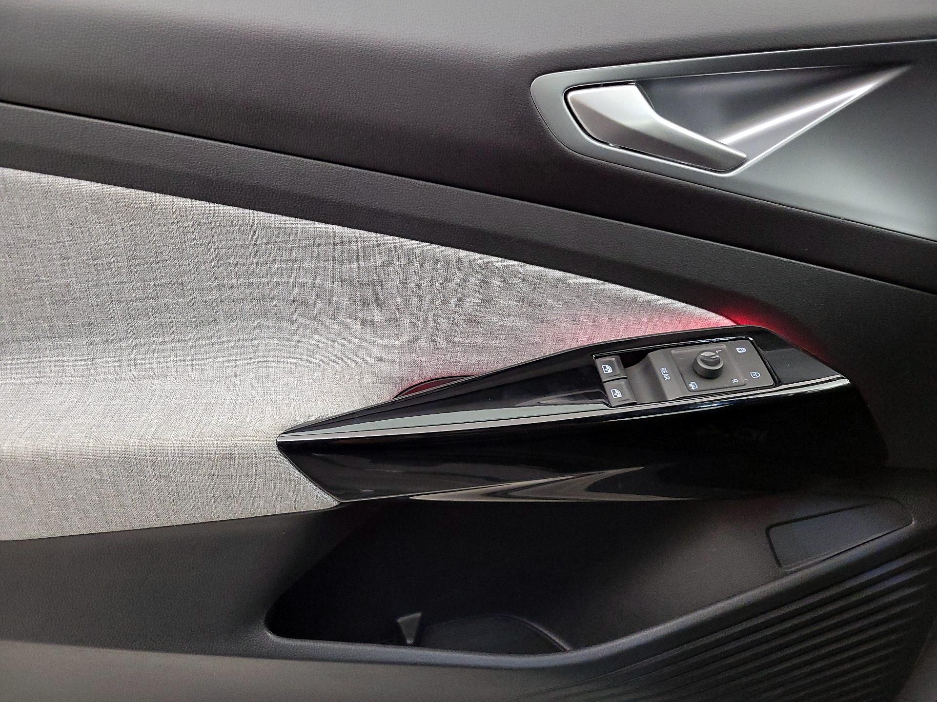 Thumbnail: 2023 Volkswagen ID.4 - 10