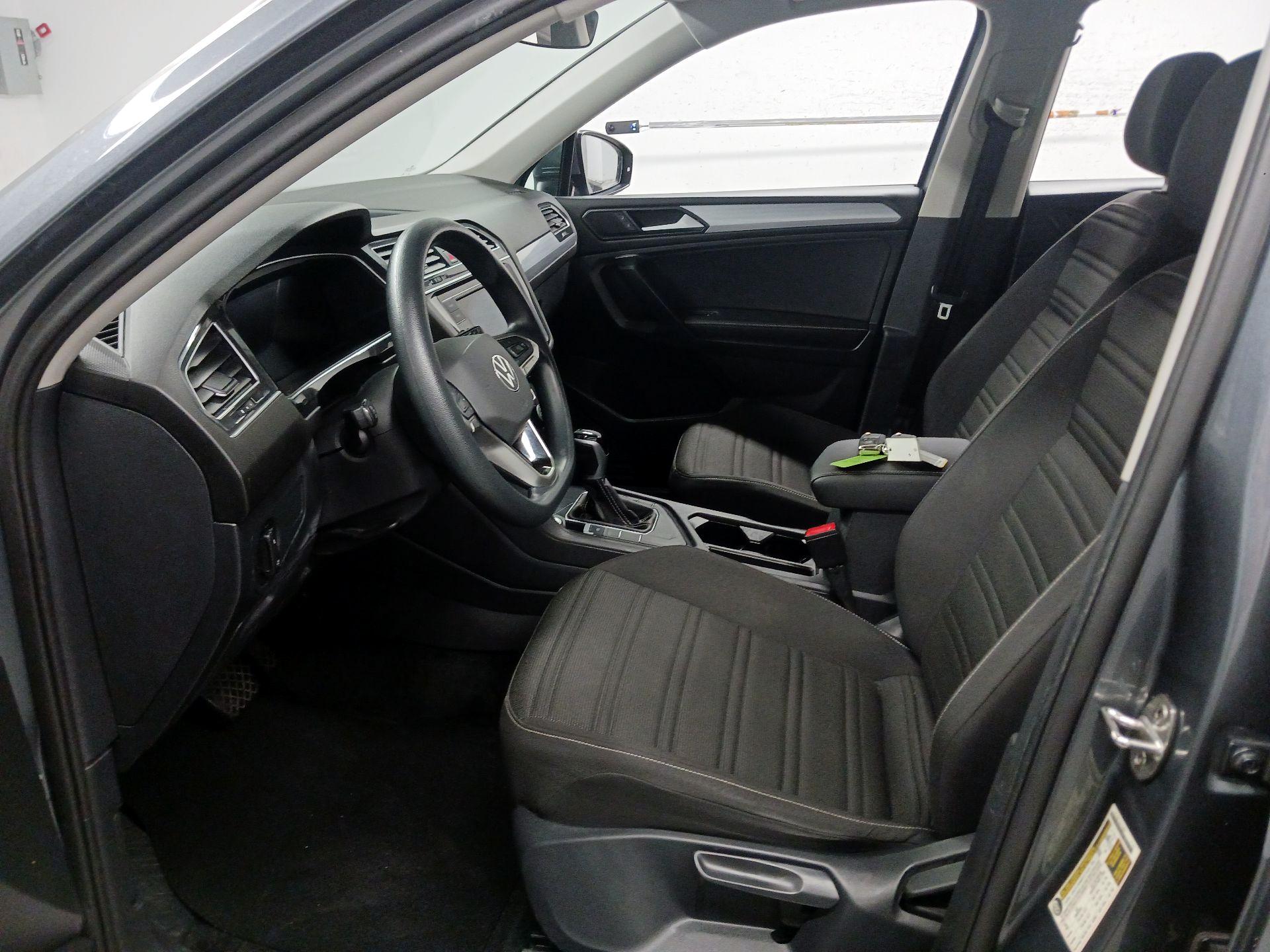 Thumbnail: 2023 Volkswagen Tiguan - 9