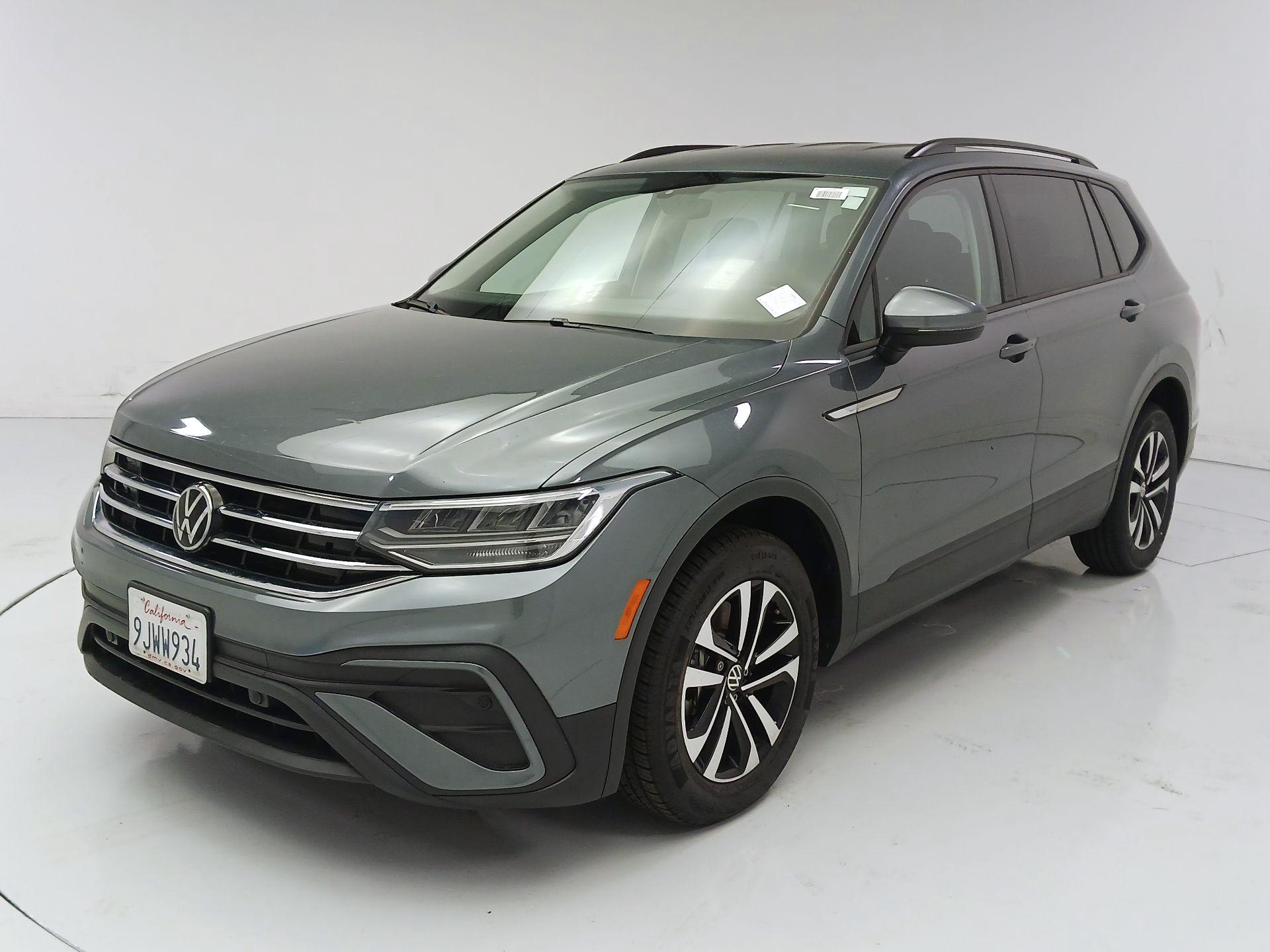 Thumbnail: 2023 Volkswagen Tiguan - 3