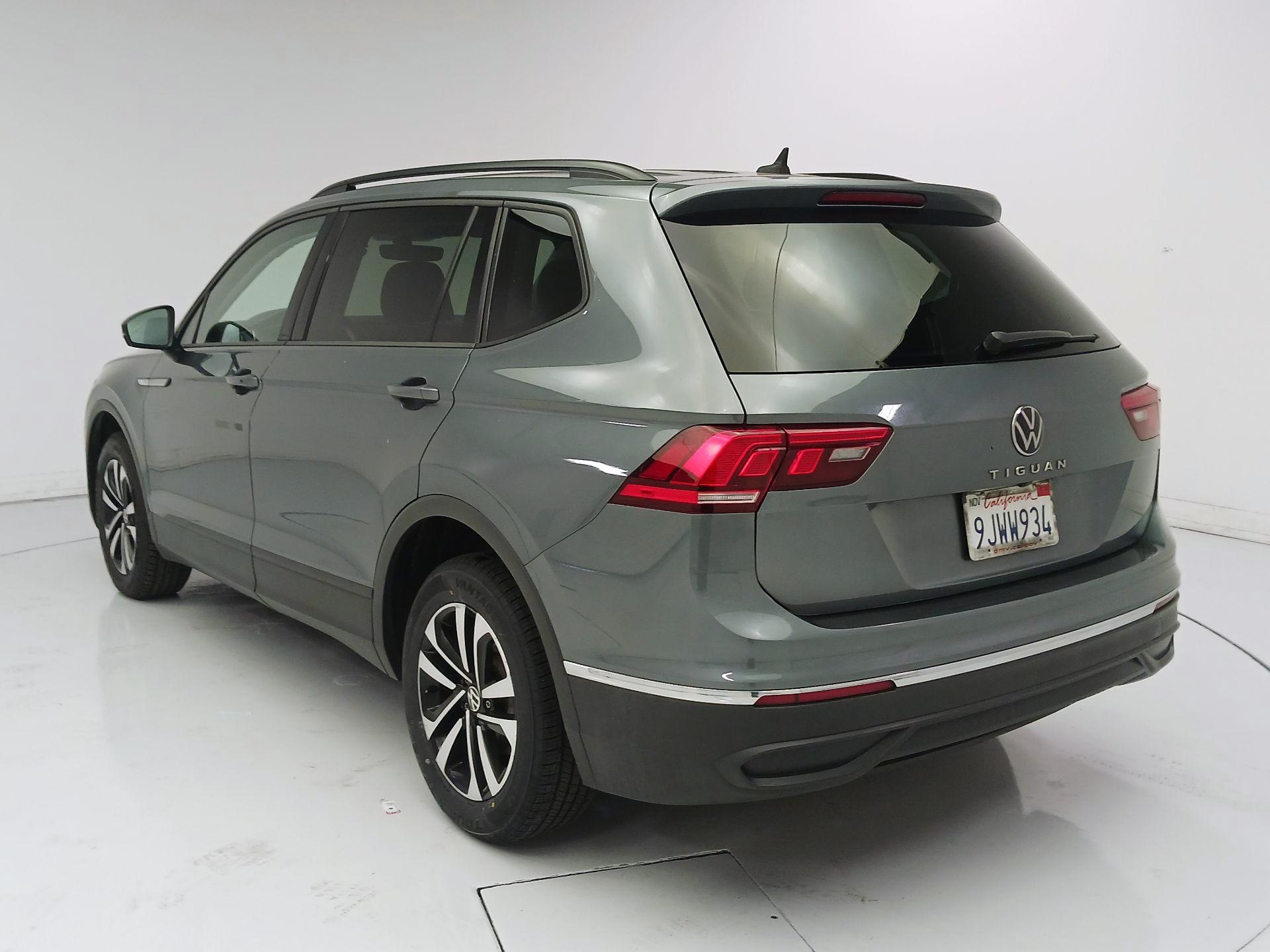 Thumbnail: 2023 Volkswagen Tiguan - 7