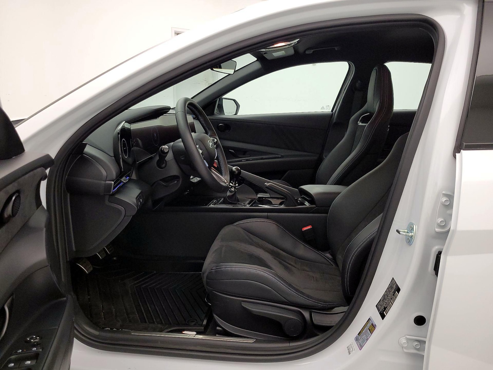 2025 Hyundai Elantra N - Photo 12