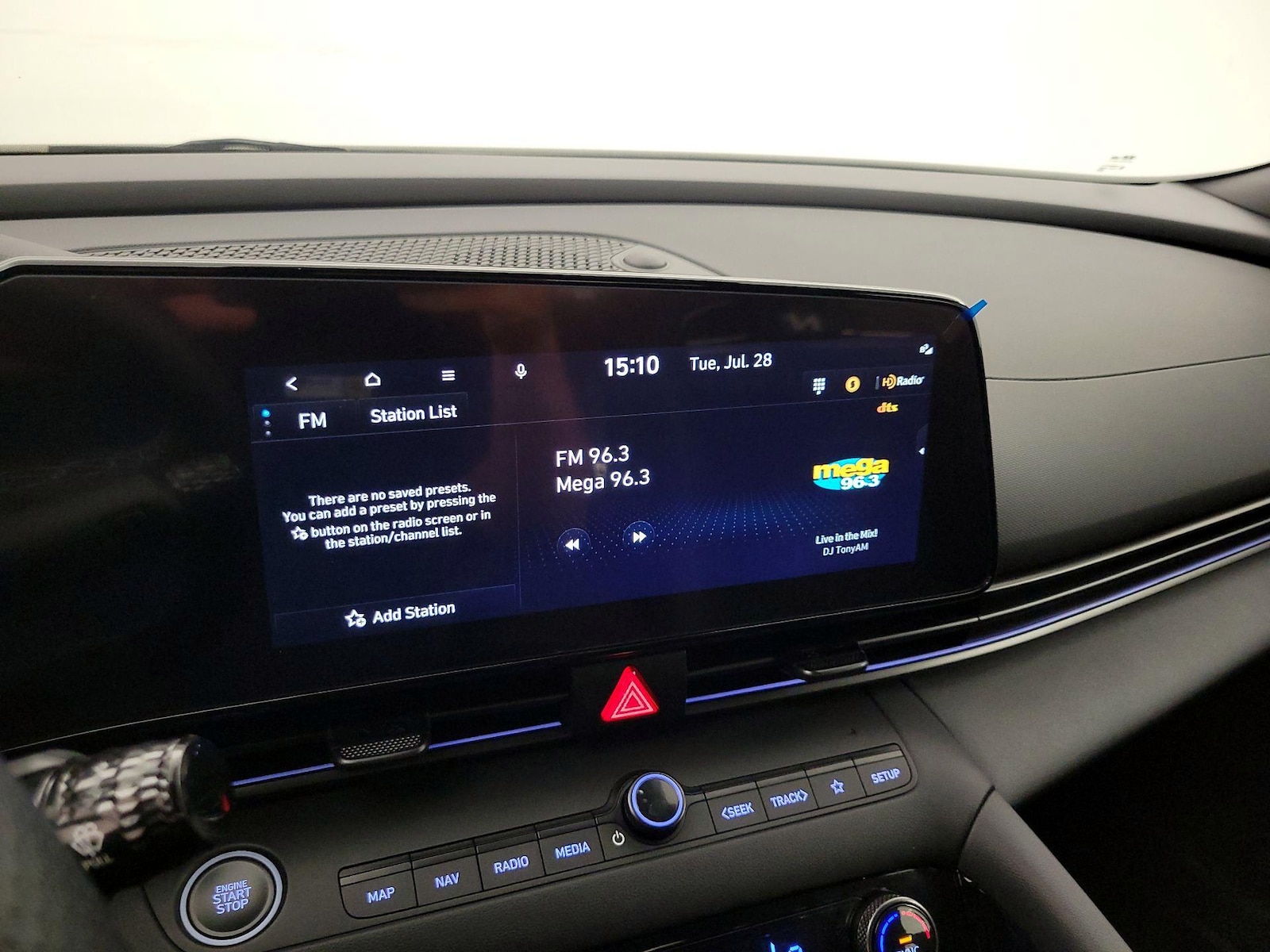 2025 Hyundai Elantra N - Photo 17