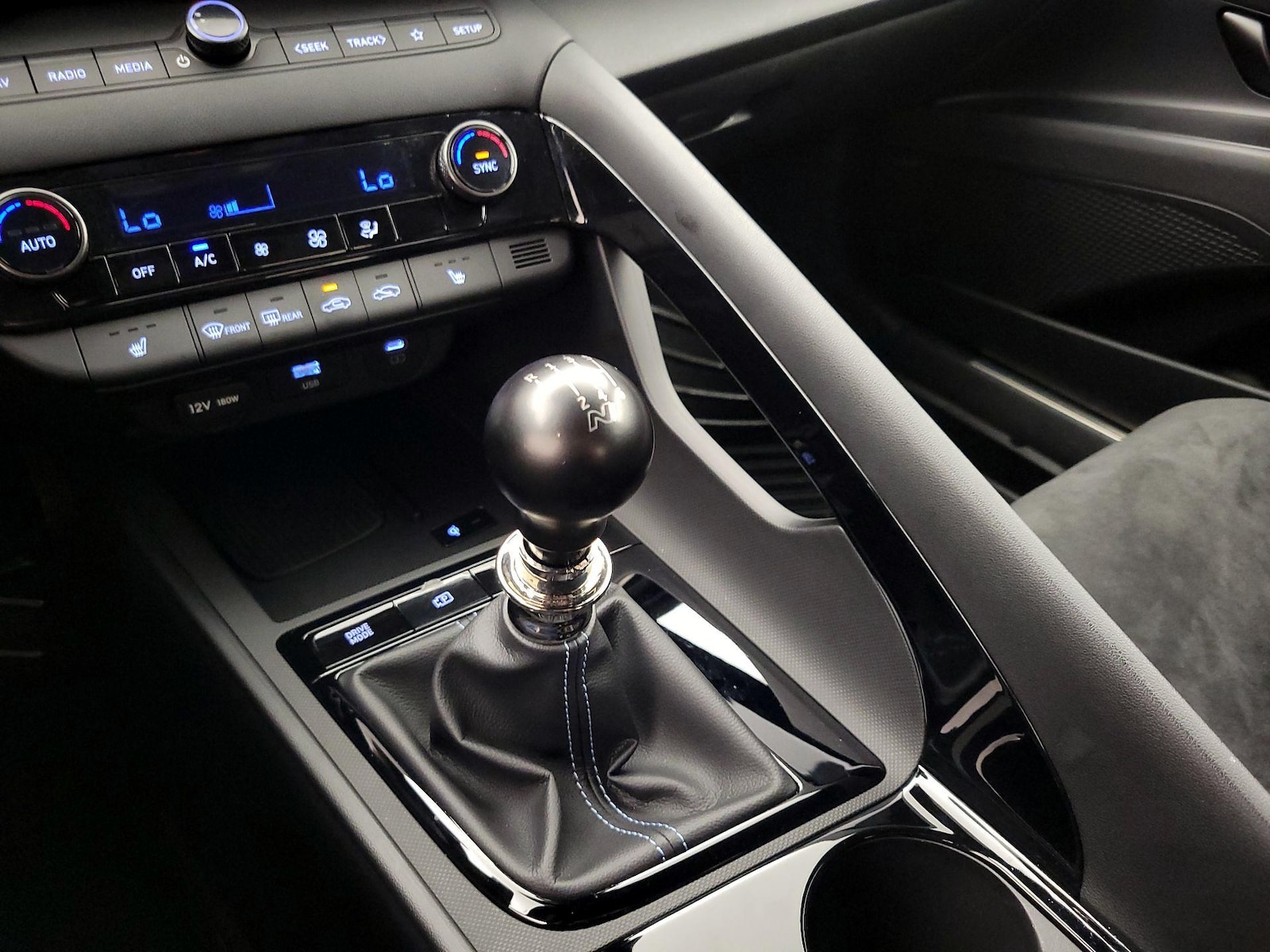 2025 Hyundai Elantra N - Photo 19