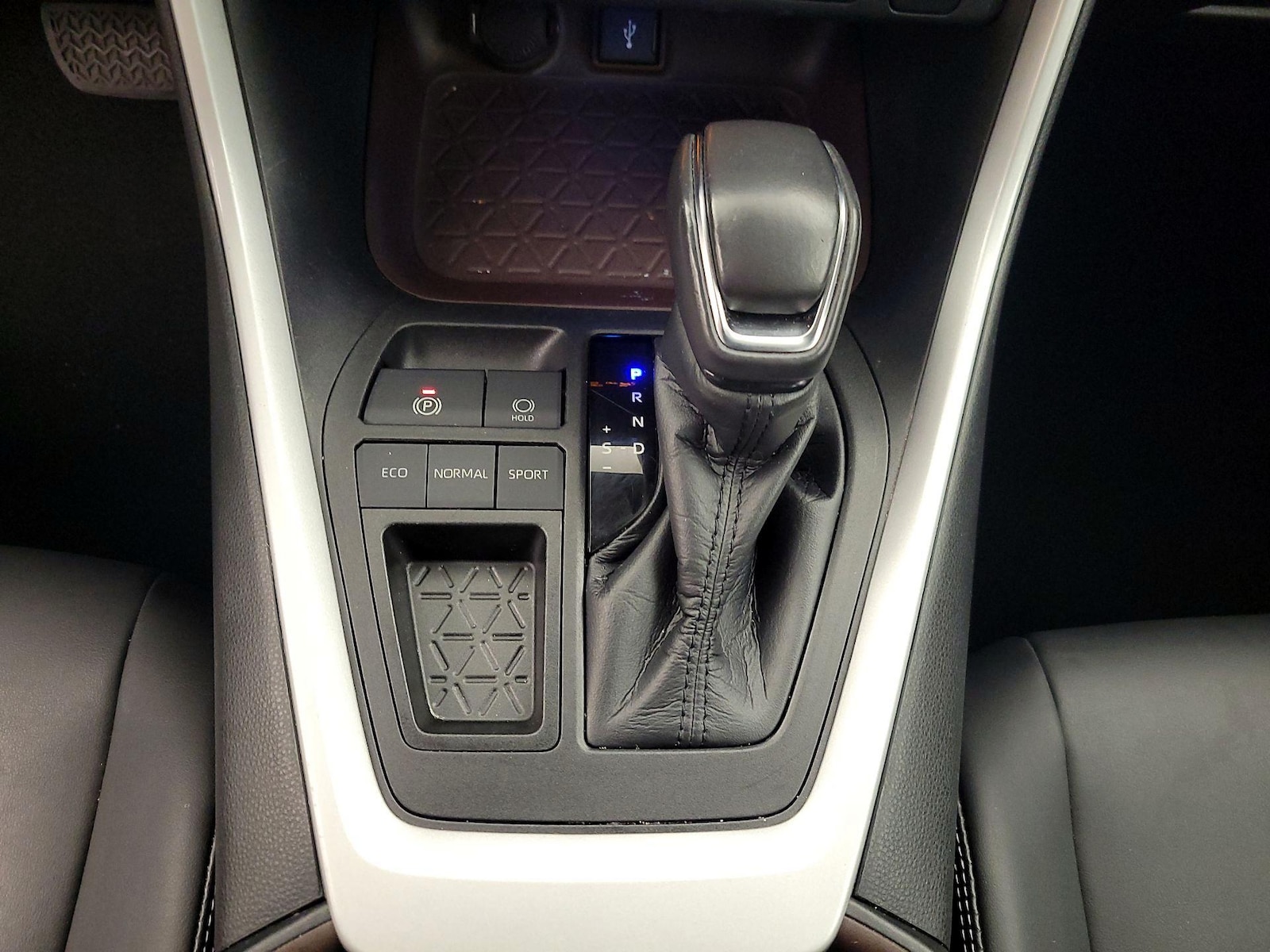 2021 Toyota RAV4 Limited - Photo 18
