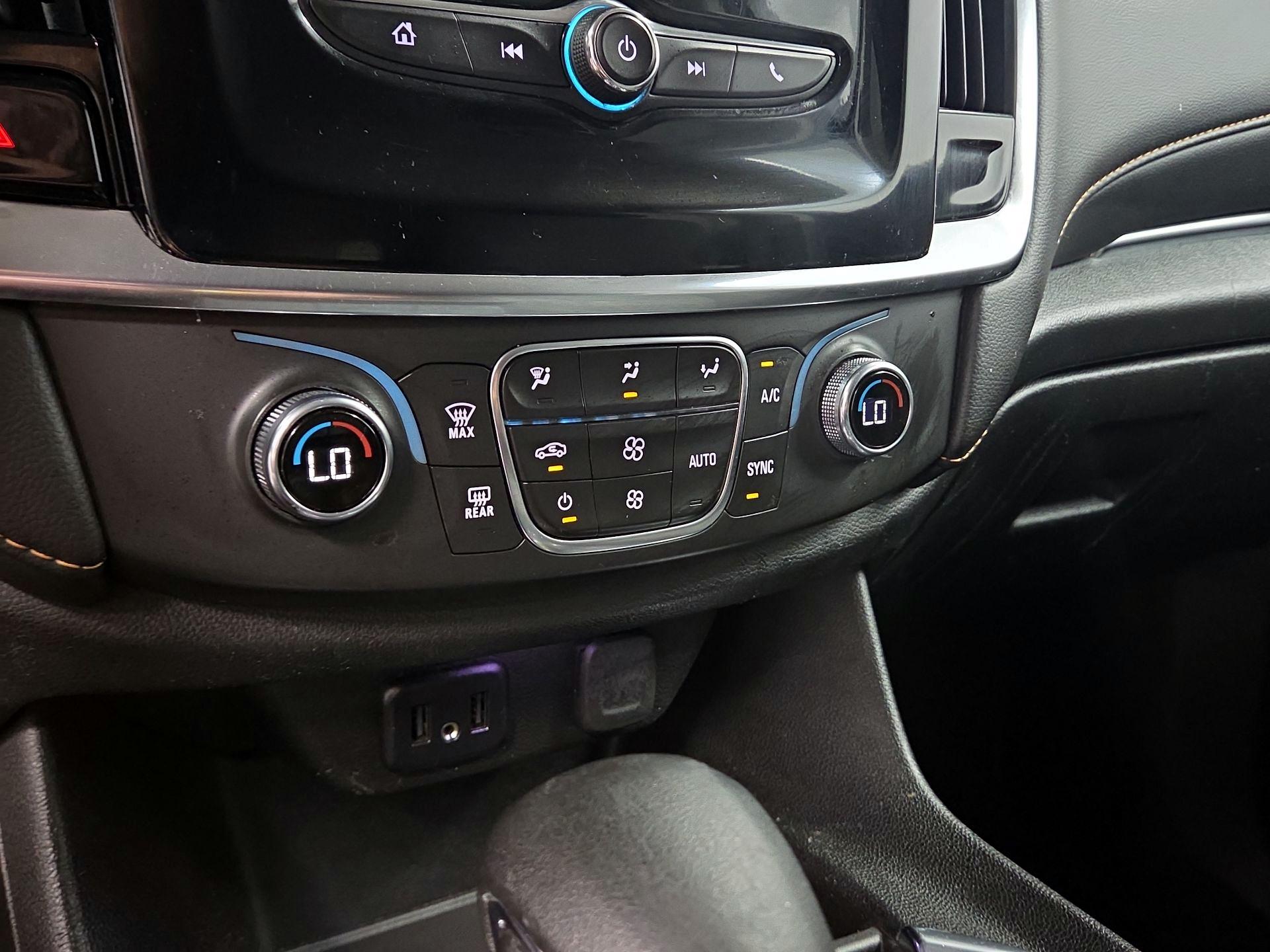 Thumbnail: 2021 Chevrolet Traverse - 14