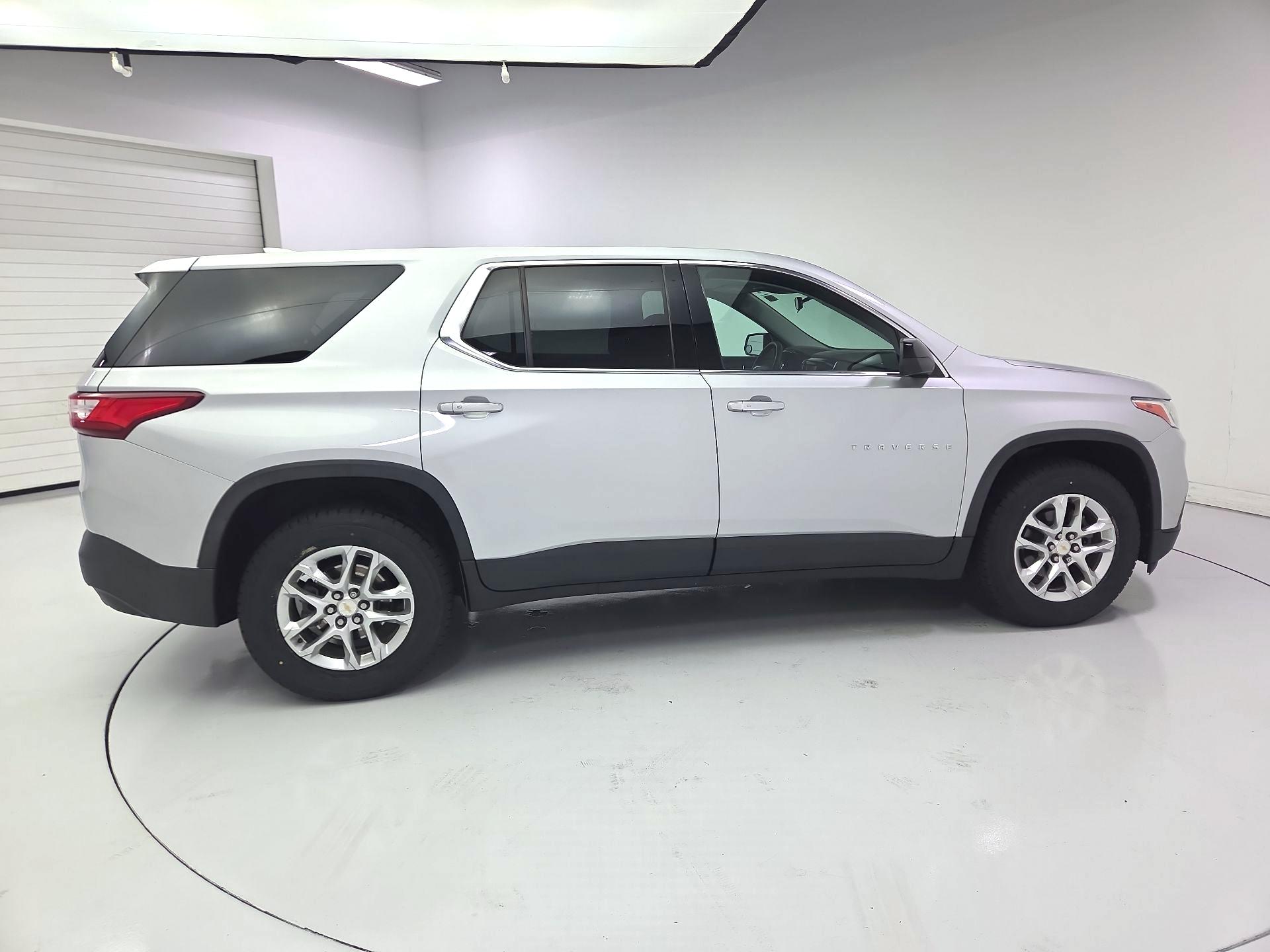 Thumbnail: 2021 Chevrolet Traverse - 4