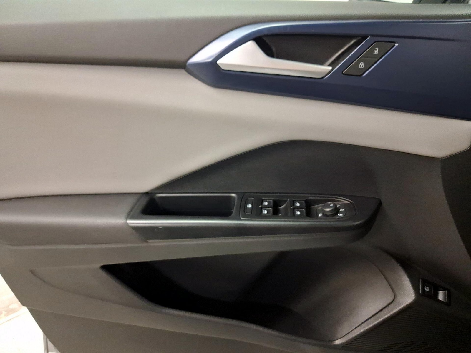 2023 Volkswagen Taos SE - Photo 11