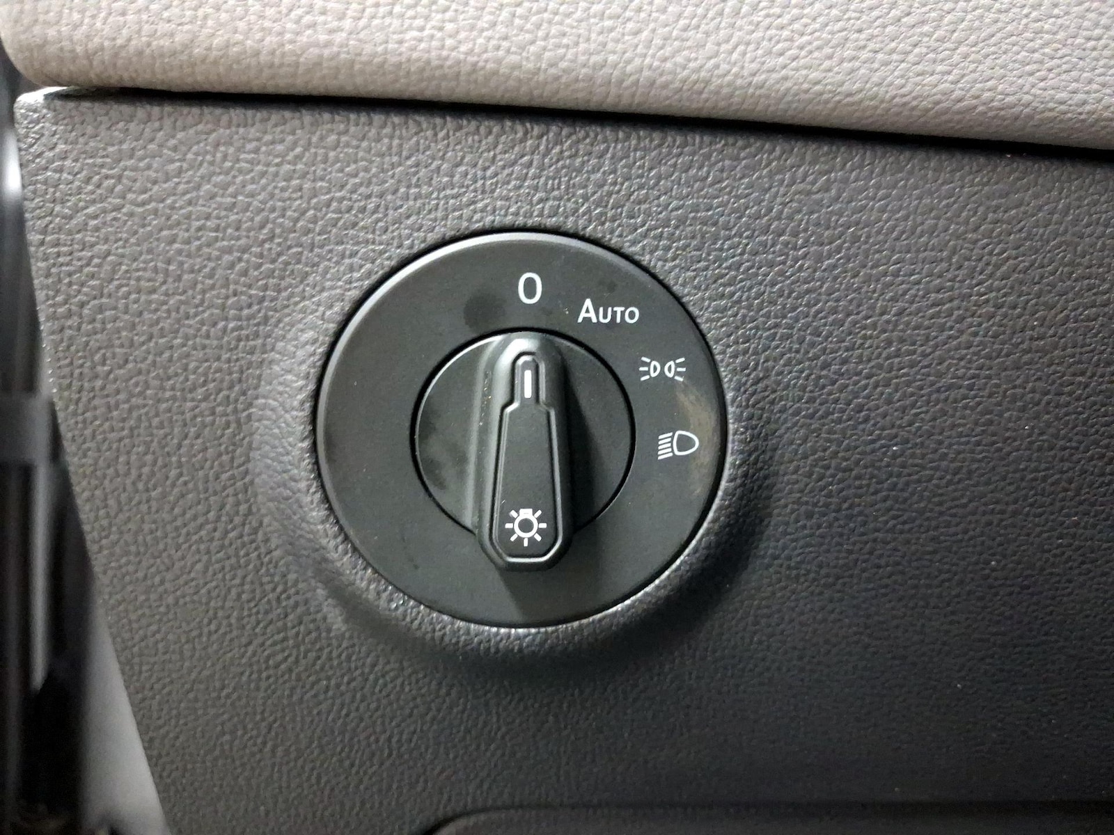 2023 Volkswagen Taos SE - Photo 12
