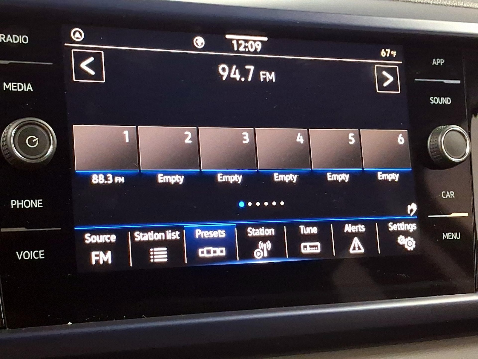 2023 Volkswagen Taos SE - Photo 14