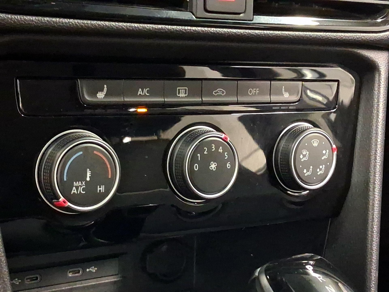 2023 Volkswagen Taos SE - Photo 15