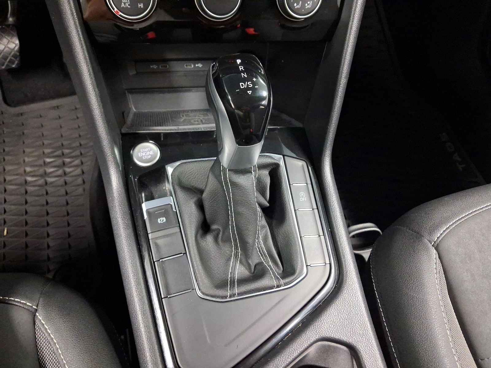 2023 Volkswagen Taos SE - Photo 16