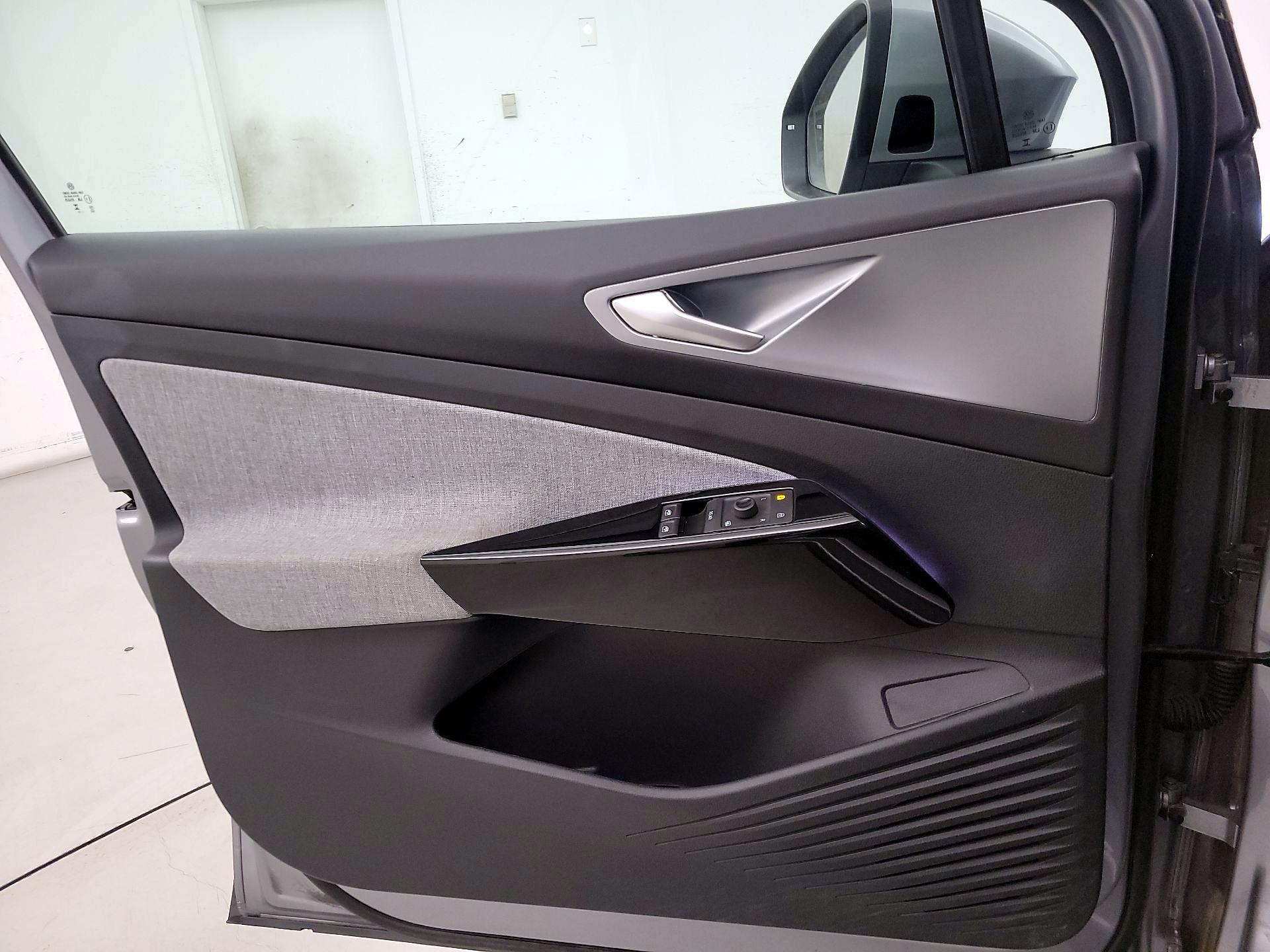 Thumbnail: 2023 Volkswagen ID.4 - 10