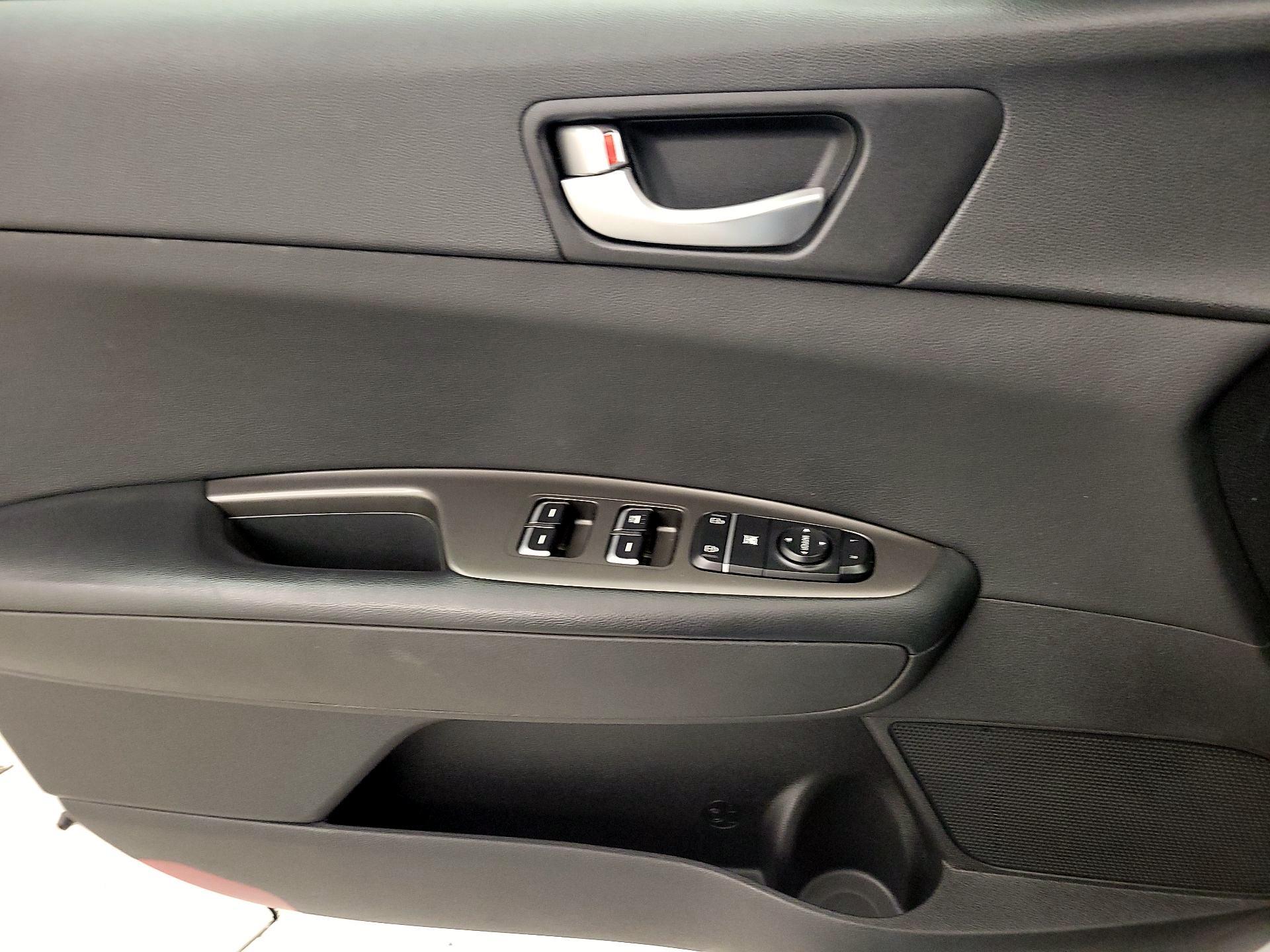 Thumbnail: 2019 Kia Optima - 12