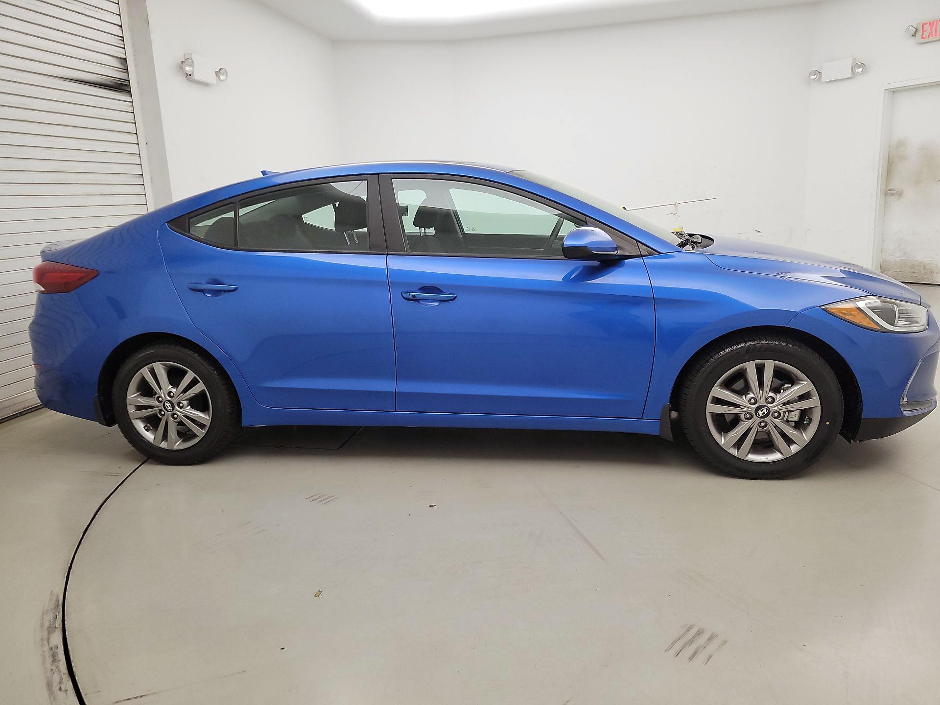 Thumbnail: 2017 Hyundai Elantra - 4