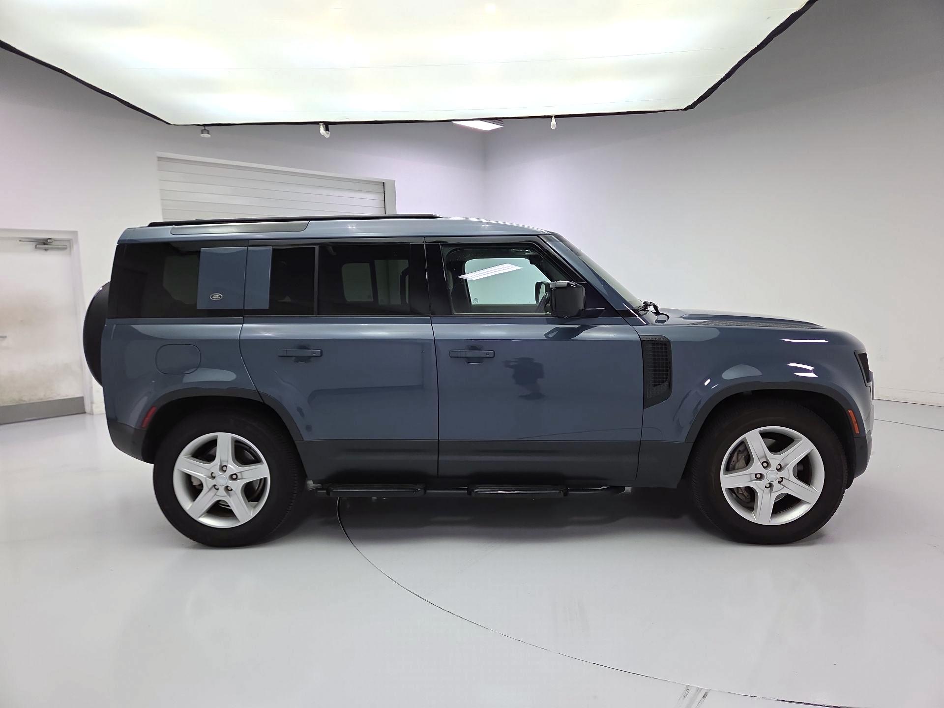 Thumbnail: 2021 Land Rover Defender - 4