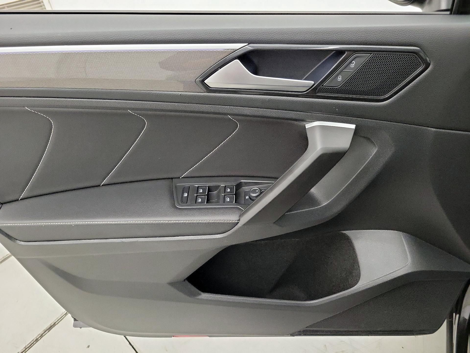 Thumbnail: 2023 Volkswagen Tiguan - 12