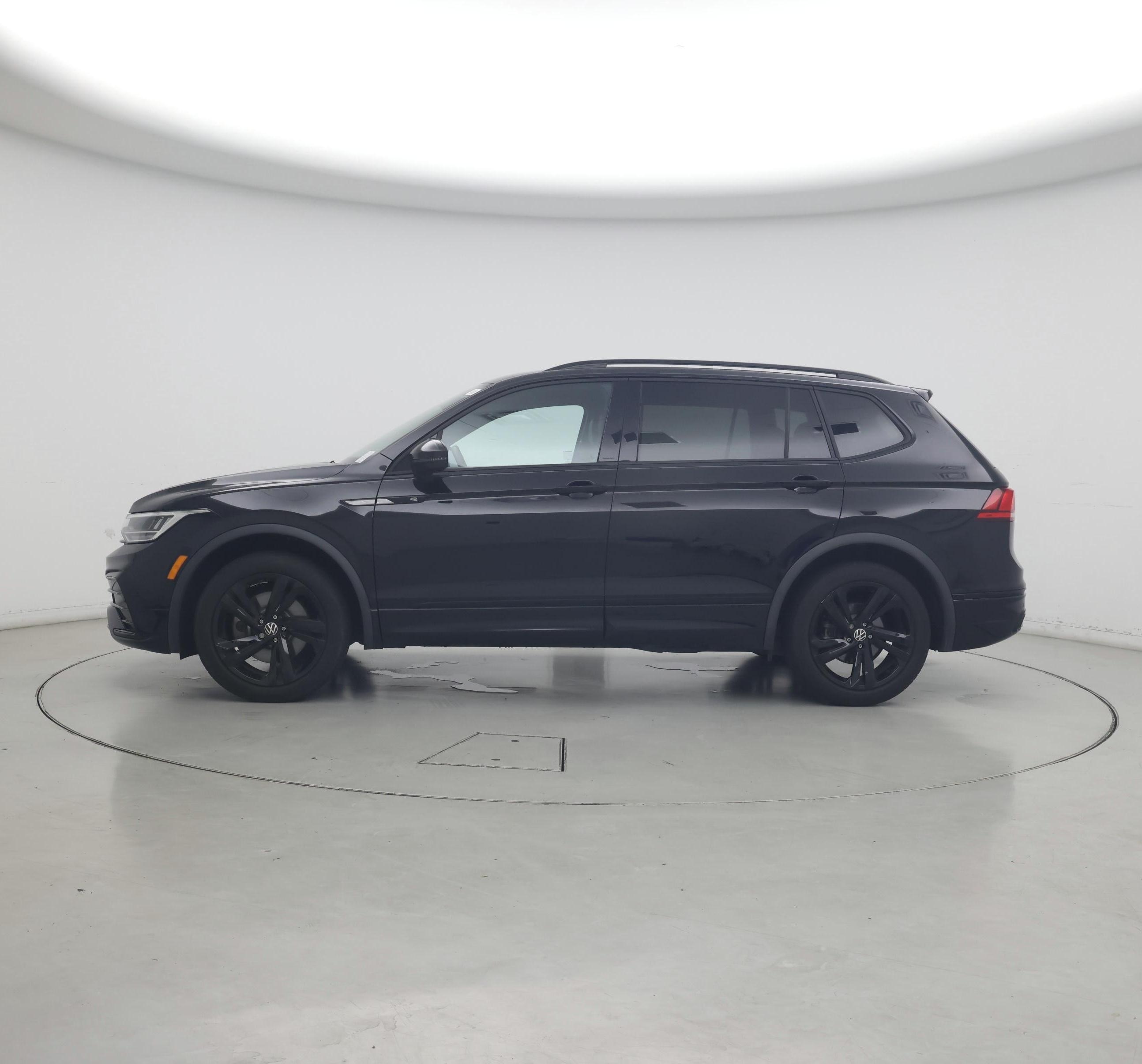 Thumbnail: 2023 Volkswagen Tiguan - 3