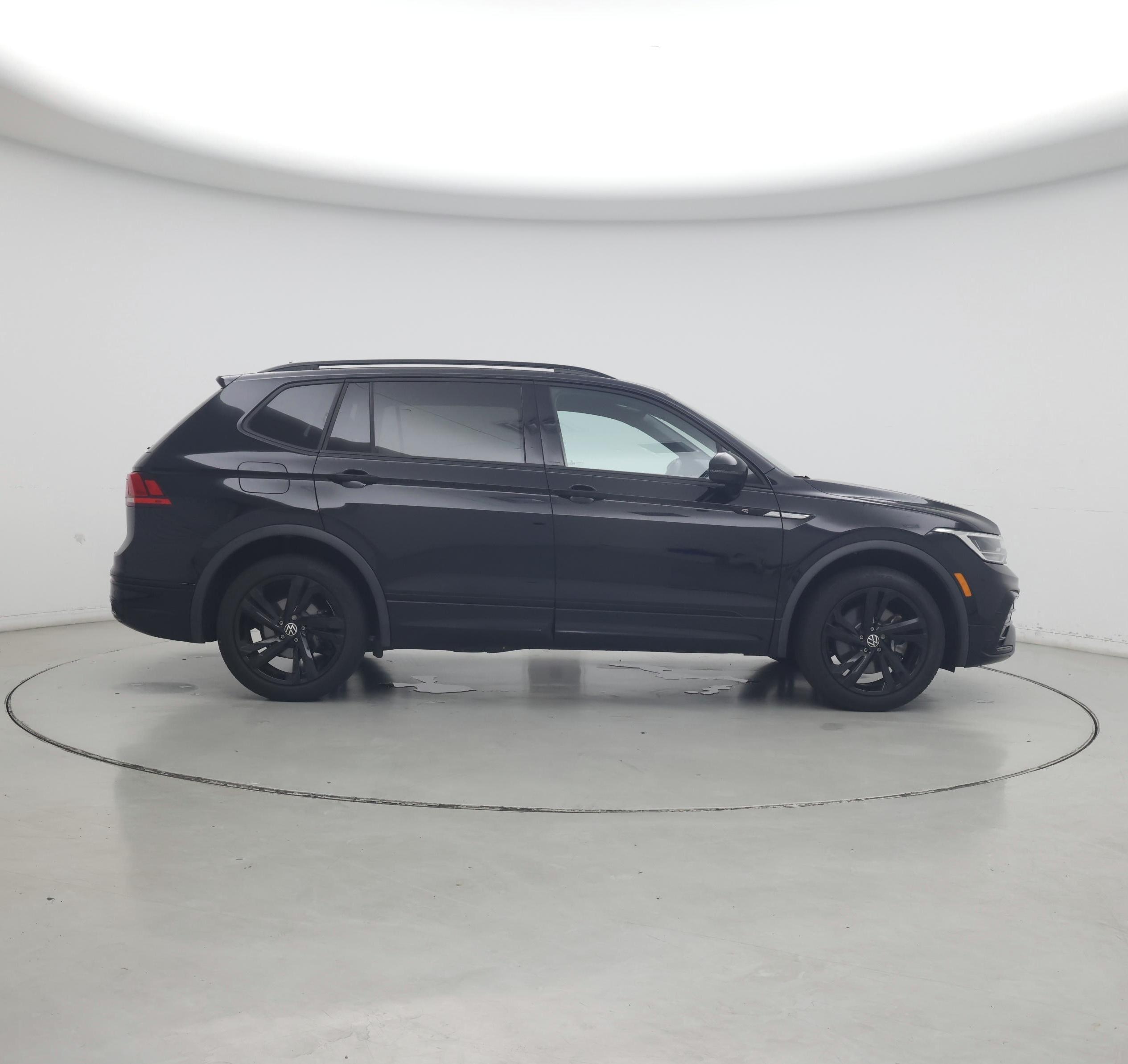 Thumbnail: 2023 Volkswagen Tiguan - 7